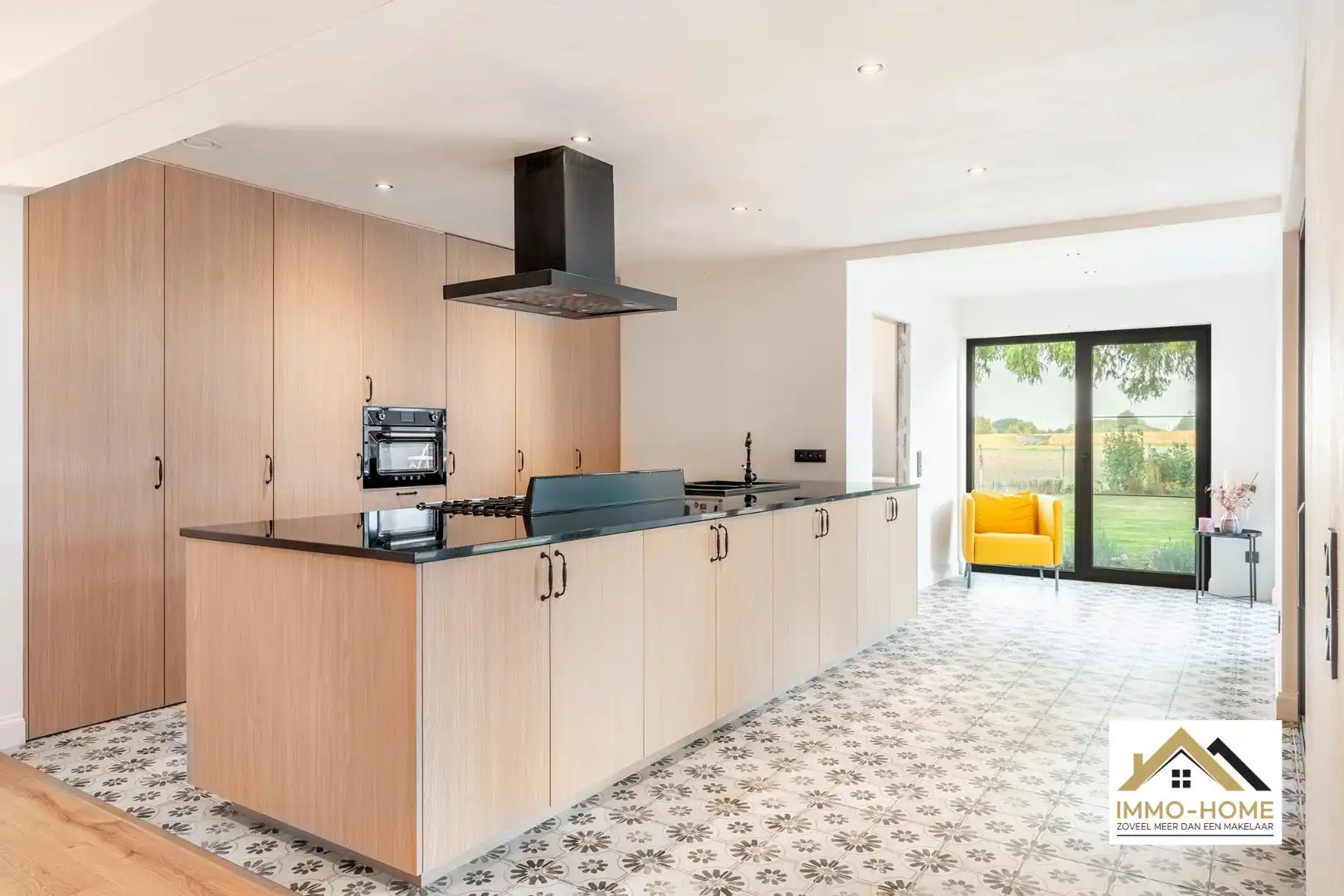 Volledig gerenoveerde woning met agrarisch uitzicht! foto 3