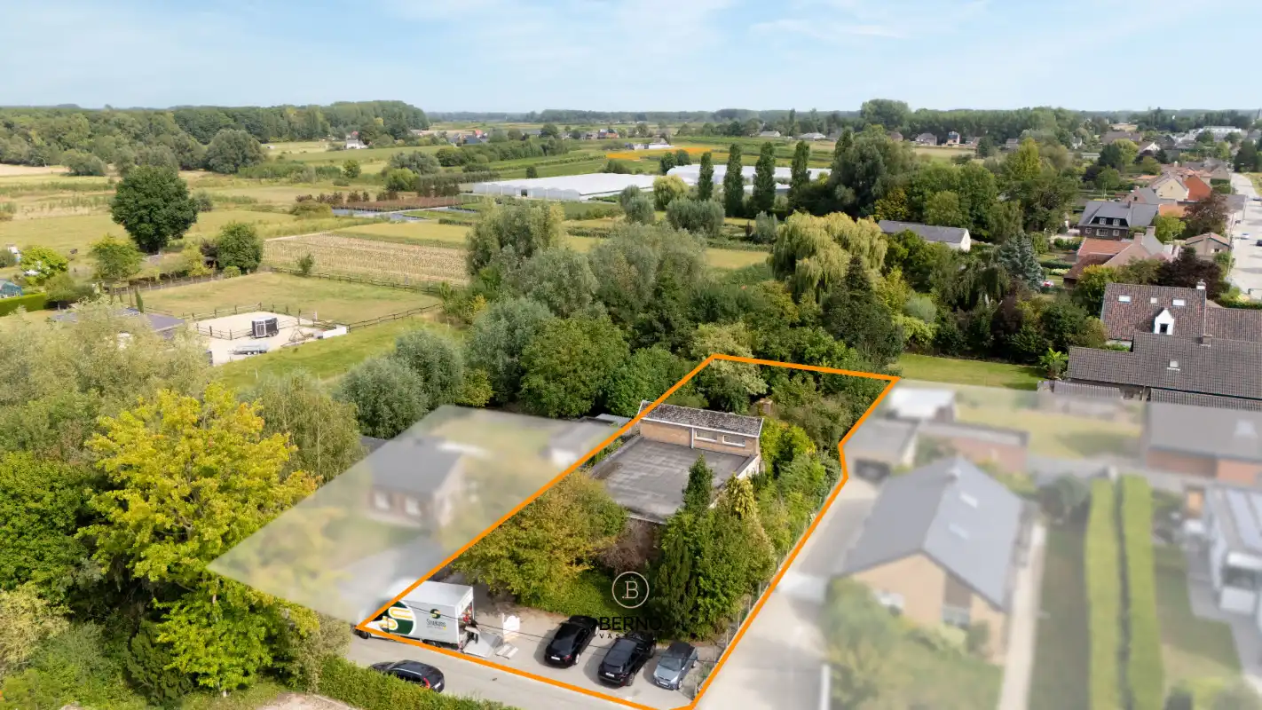 Hoofdfoto van de publicatie: Ruime laagbouwvilla met 5 slaapkamers en 150 m² kelder/garage