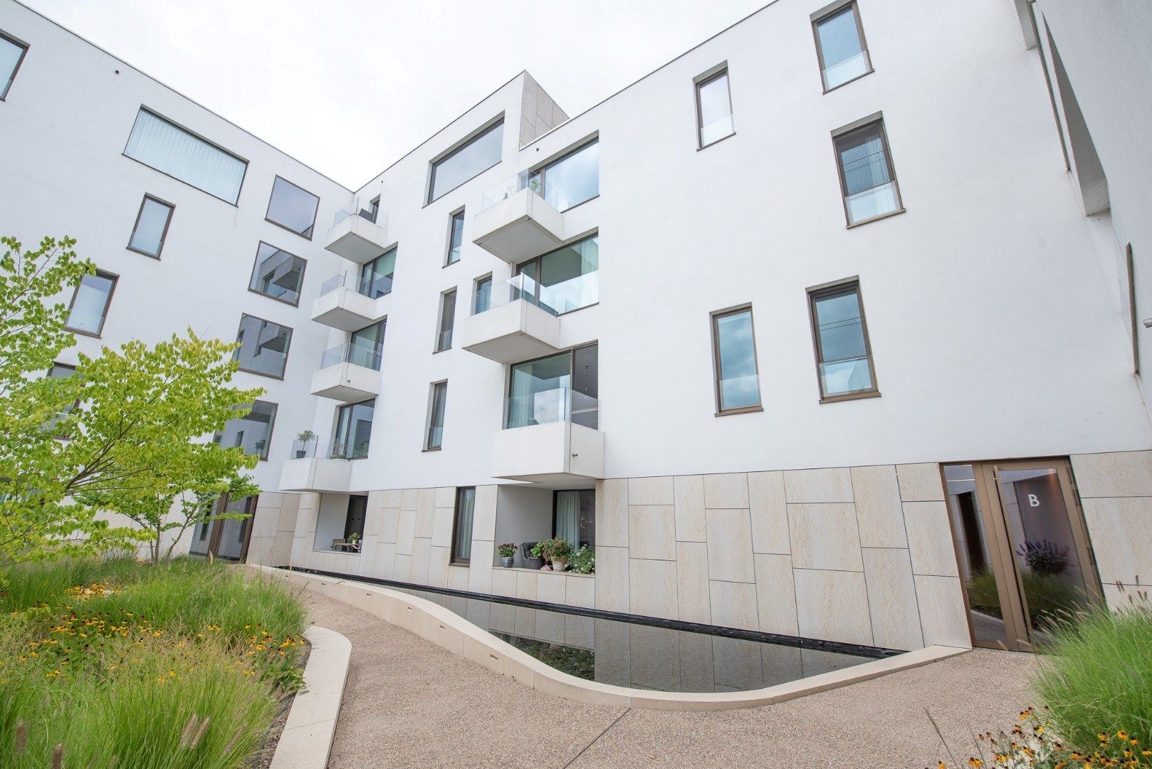 Luxueus appartement nabij de markt van Deinze. foto 2