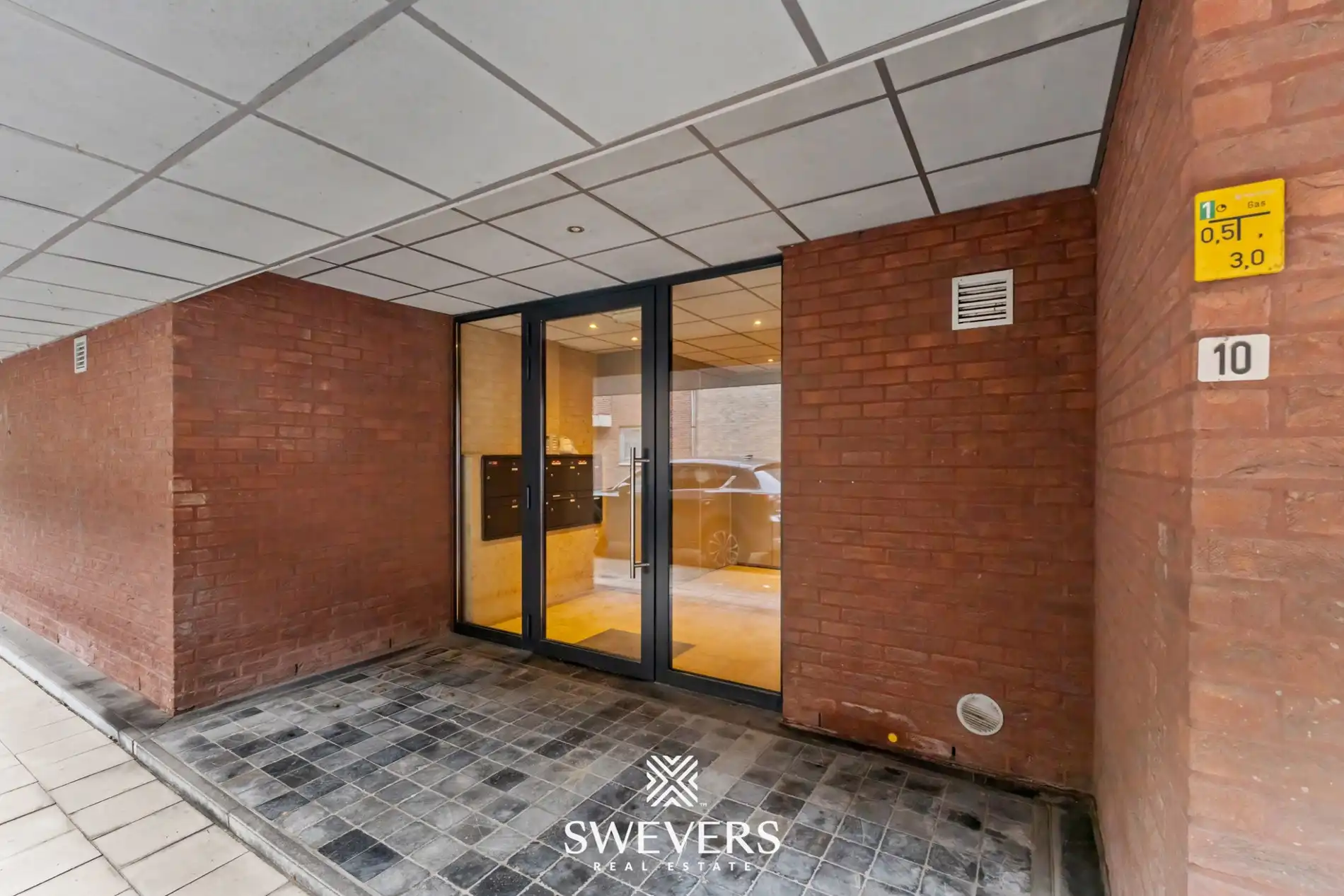 Centraal op te frissen appartement met potentieel in Halen foto 15