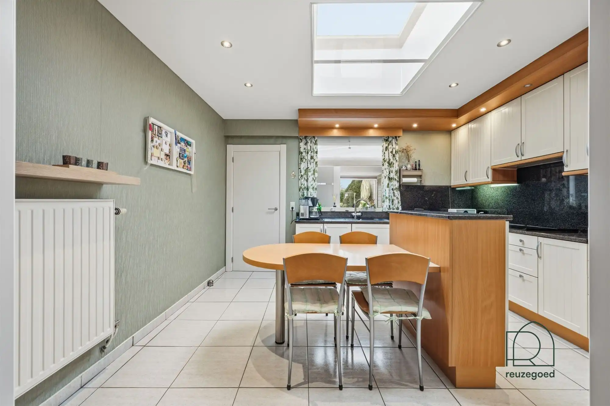 Charmante, verrassend ruime, op te frissen woning met 3 slaapkamers, garage en zonnig tuintje op fietsafstand van Mechelen centrum! foto 11