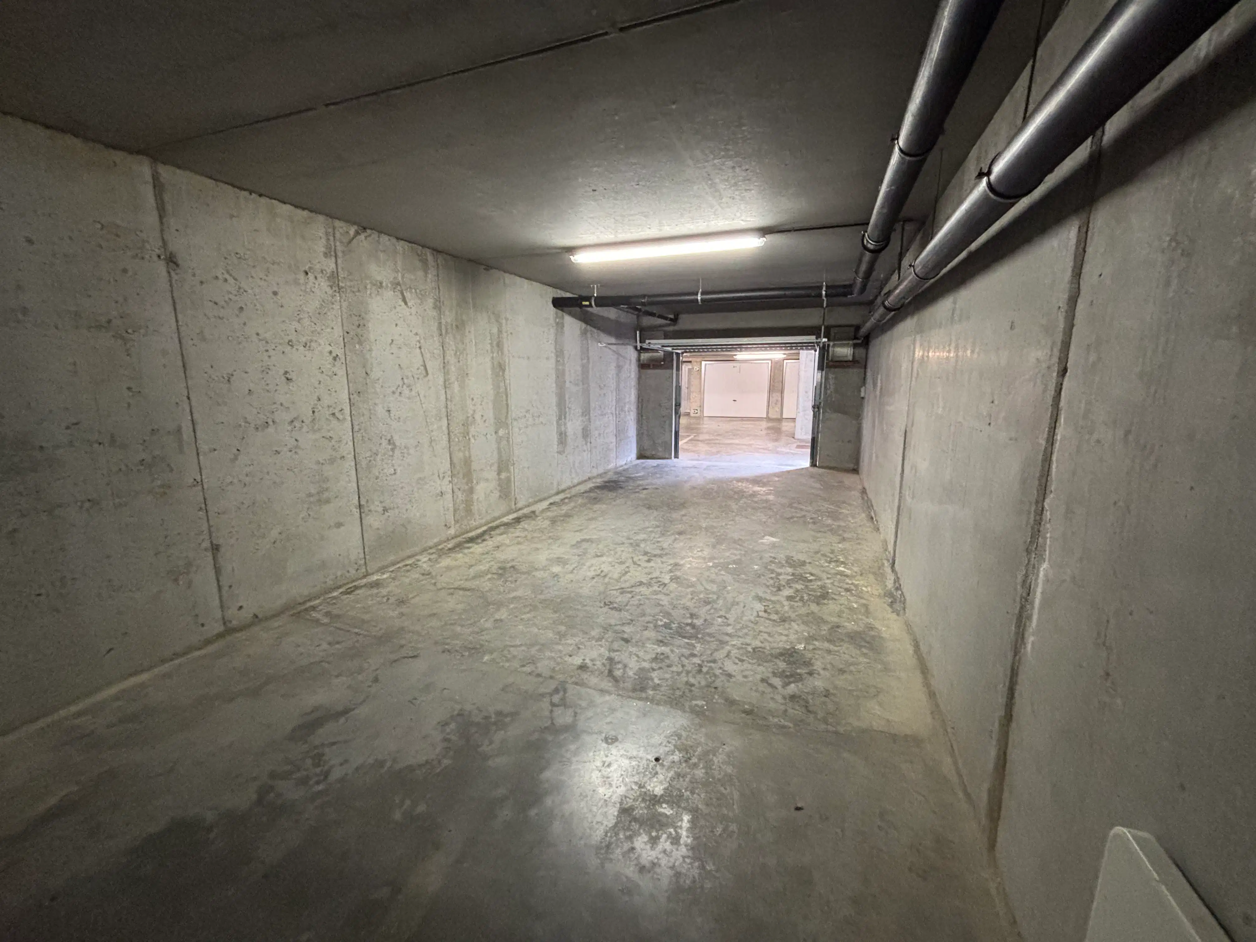 Zeer ruime ondergrondse garagebox op centrale locatie foto 3