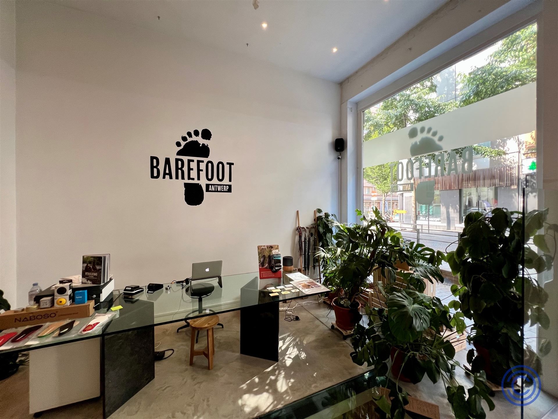 Winkelruimte ca. 160m² in karaktervol gebouw!  foto 2