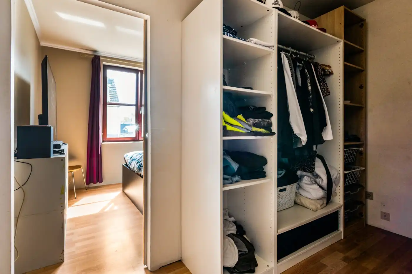 Charmante, te renoveren woning met ruime groene tuin foto 17