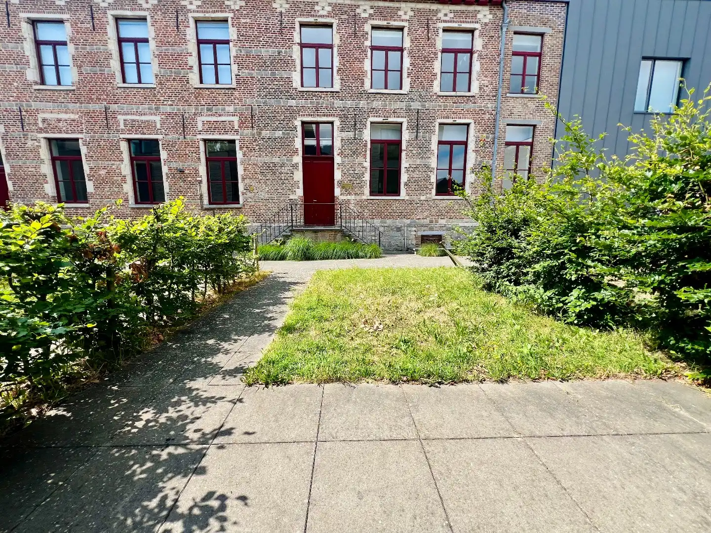 Prachtige rijwoning in centrum met 2 slpks en terras foto 13