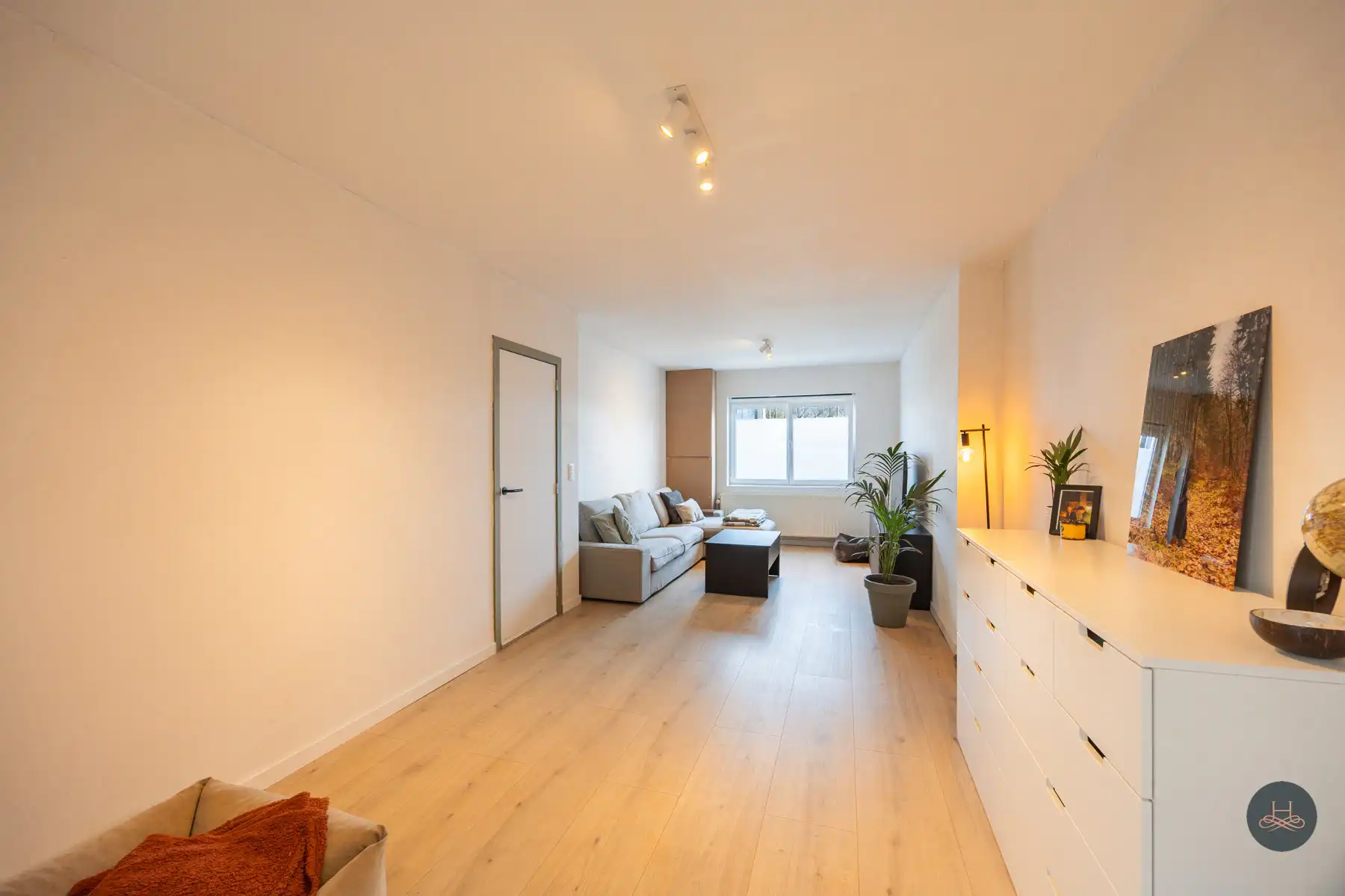 Recent vernieuwde en ruime gezinswoning met tuin en terras foto 3