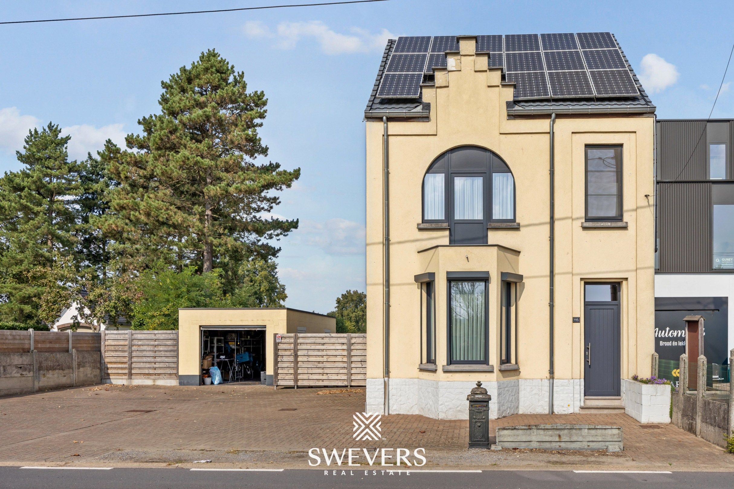 Hoofdfoto van de publicatie: Instapklare gezinswoning met ruimte, tuin en rendement in Leopoldsburg