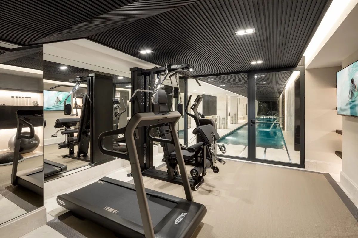 Leven aan de top: exclusieve frontline golfvilla met adembenemend uitzicht en ultieme luxe in Nueva Andalucía foto 27