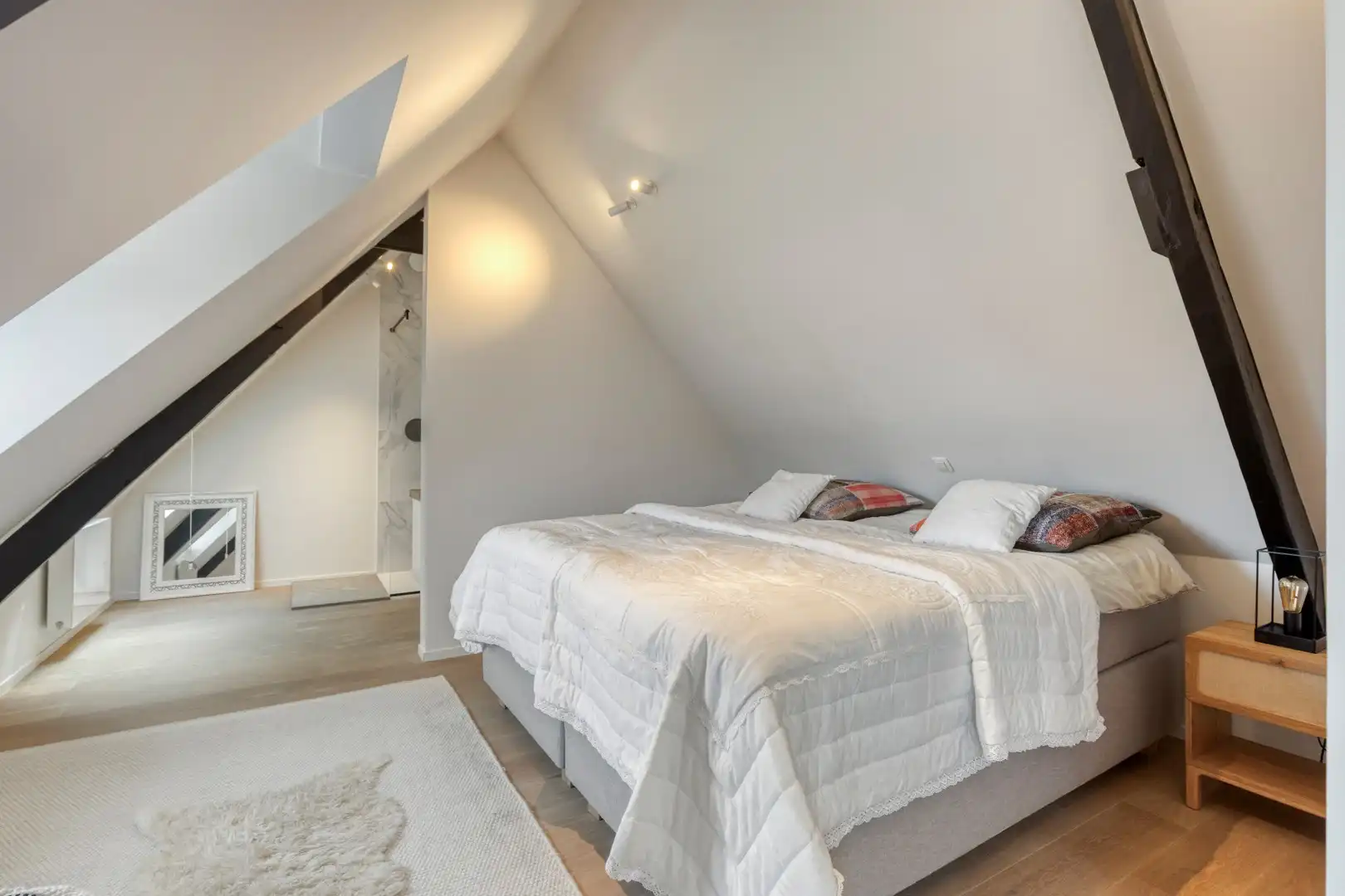Prachtige bemeubelde stadwoning met 3 slaapkamers op topligging foto 19