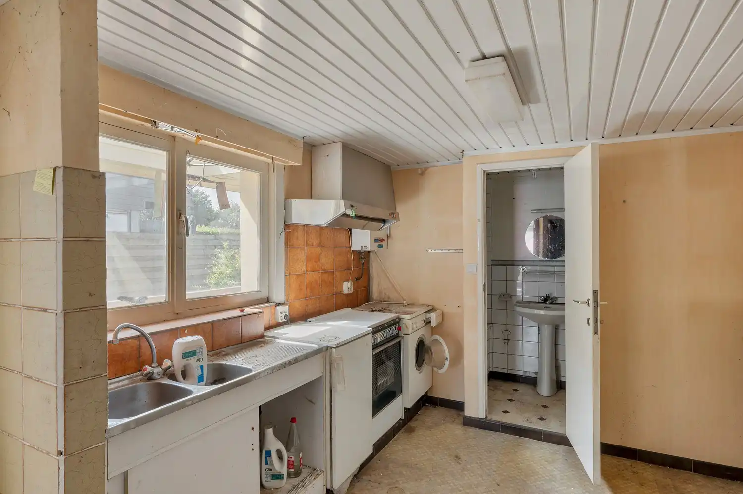 Volledig te renoveren halfopen gezinswoning op een perceel van 834 m². foto 7