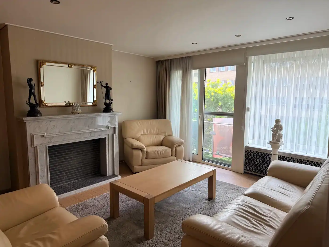 Instapklaar 2-slaapkamerappartement in het hart van Izegem foto 2