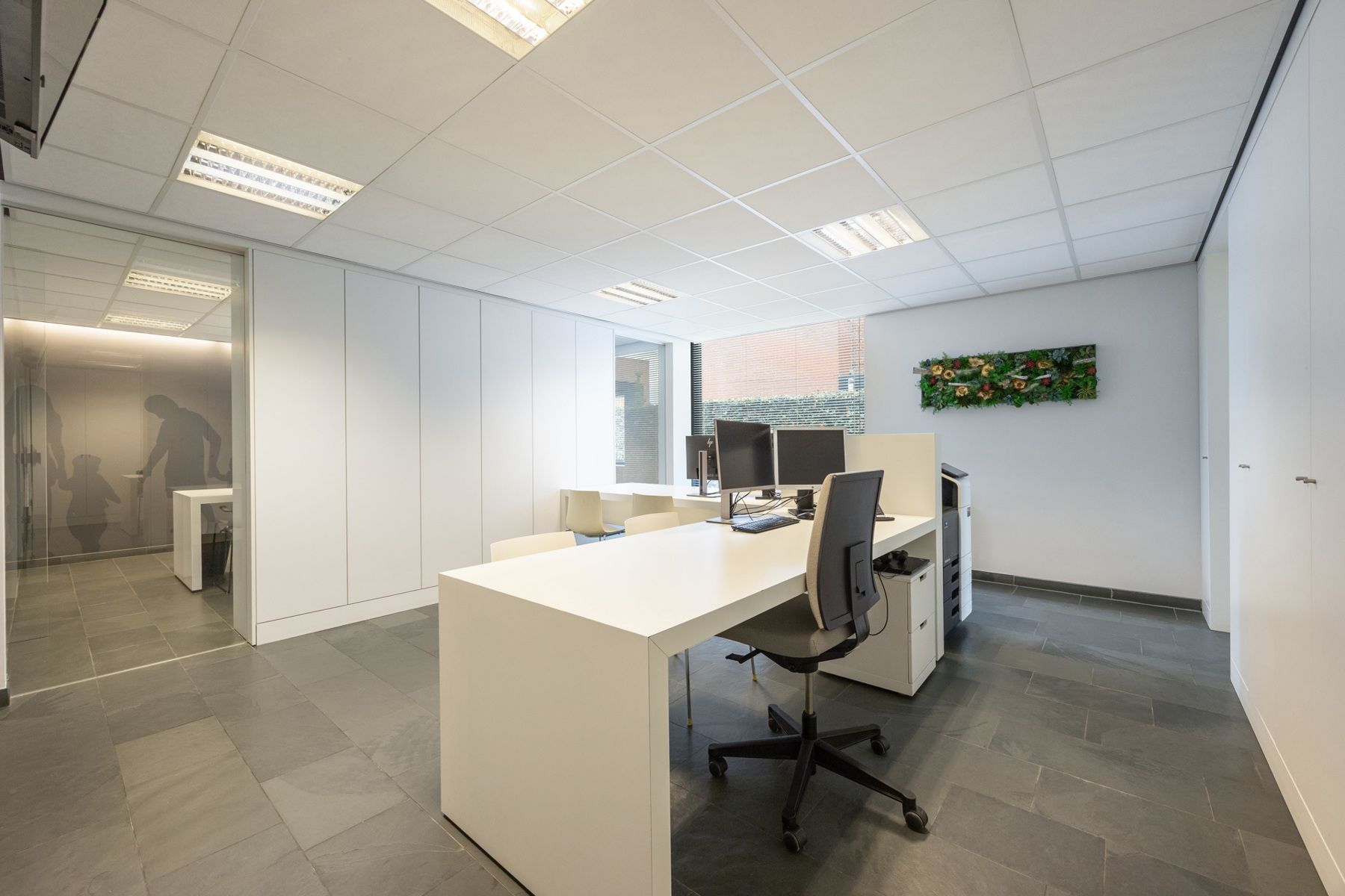 Goed gelegen kantoorruimte (circa 265m²) in het centrum van Meer (Hoogstraten) met parking. foto 16