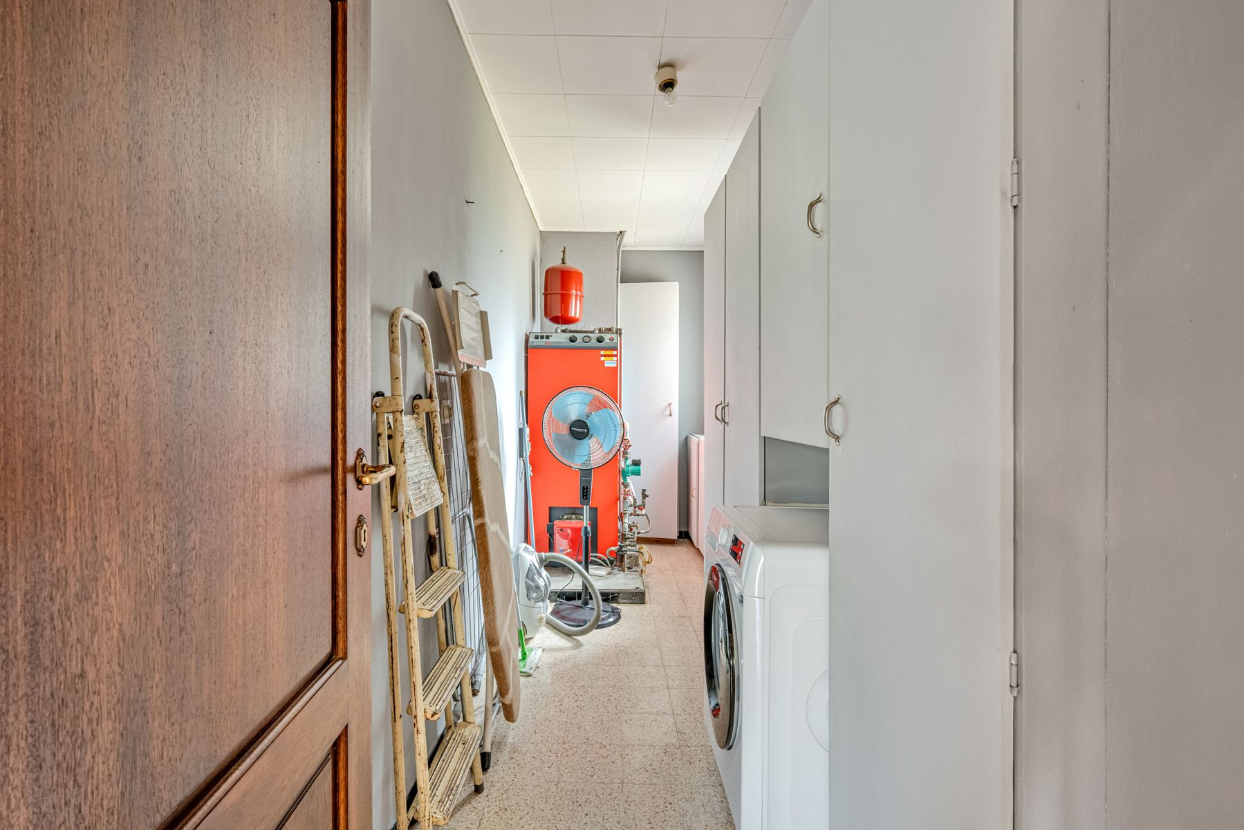 Rustig gelegen bungalow met bijhorende weide, stal en garage foto 16