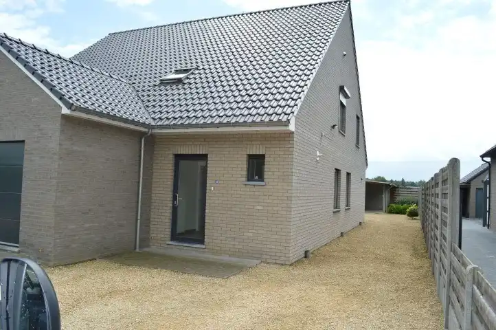 Recente woning met twee slaapkamers foto {{pictureIndex}}