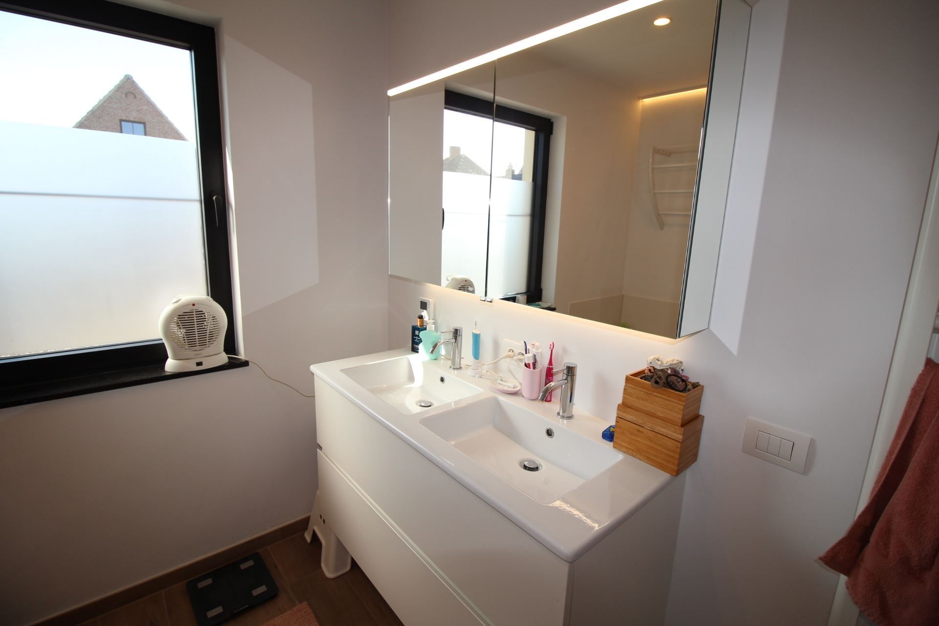 Moderne, energiezuinige woning. 3 Slaapkamers. foto 16