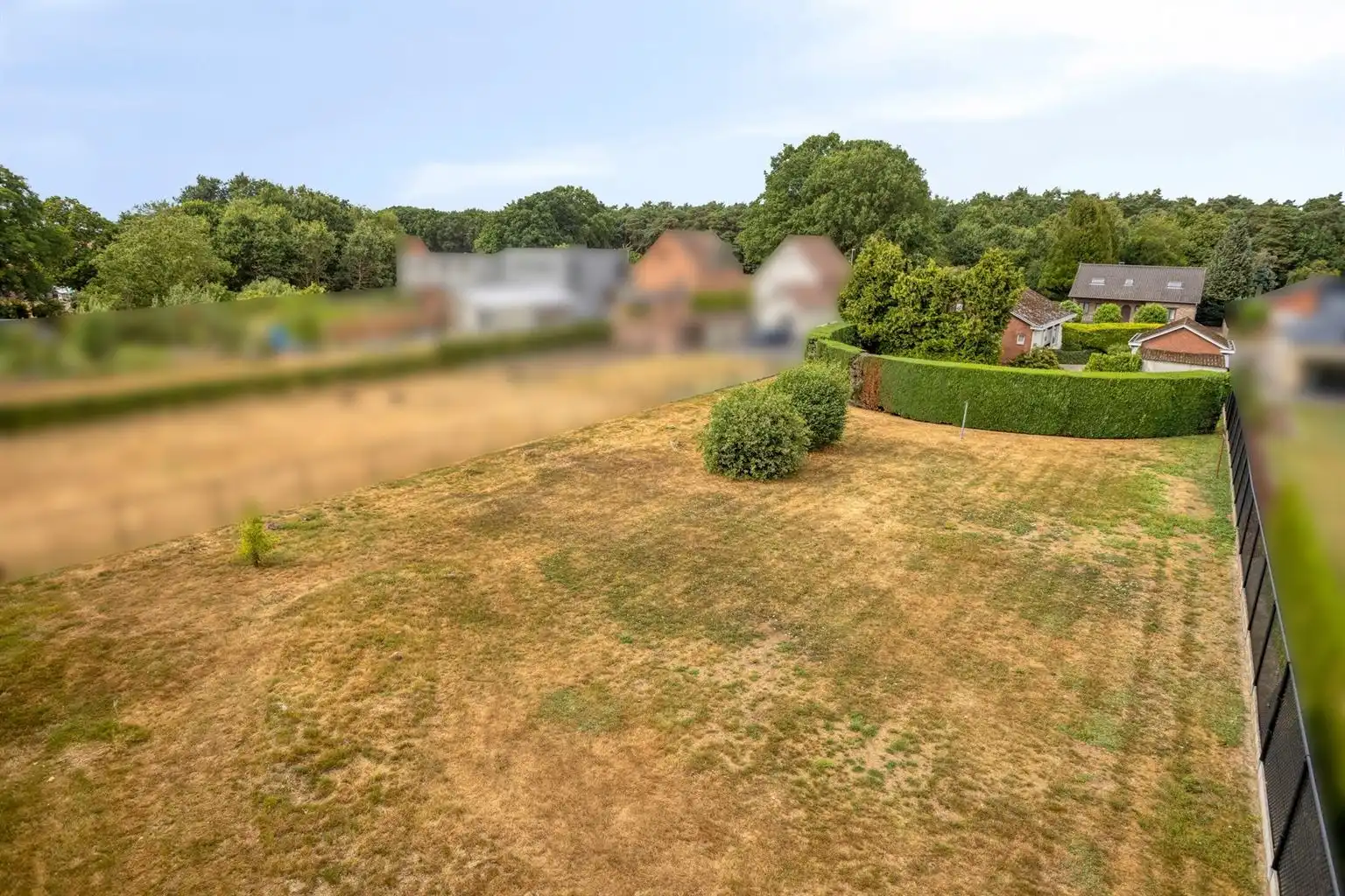 Charmante, gelijkvloerse woning met 3 slaapkamers, vrijstaande garage en uitzonderlijk ruime, zuidgerichte tuin op een prachtig perceel van 21a38ca in Oudsbergen. foto 23