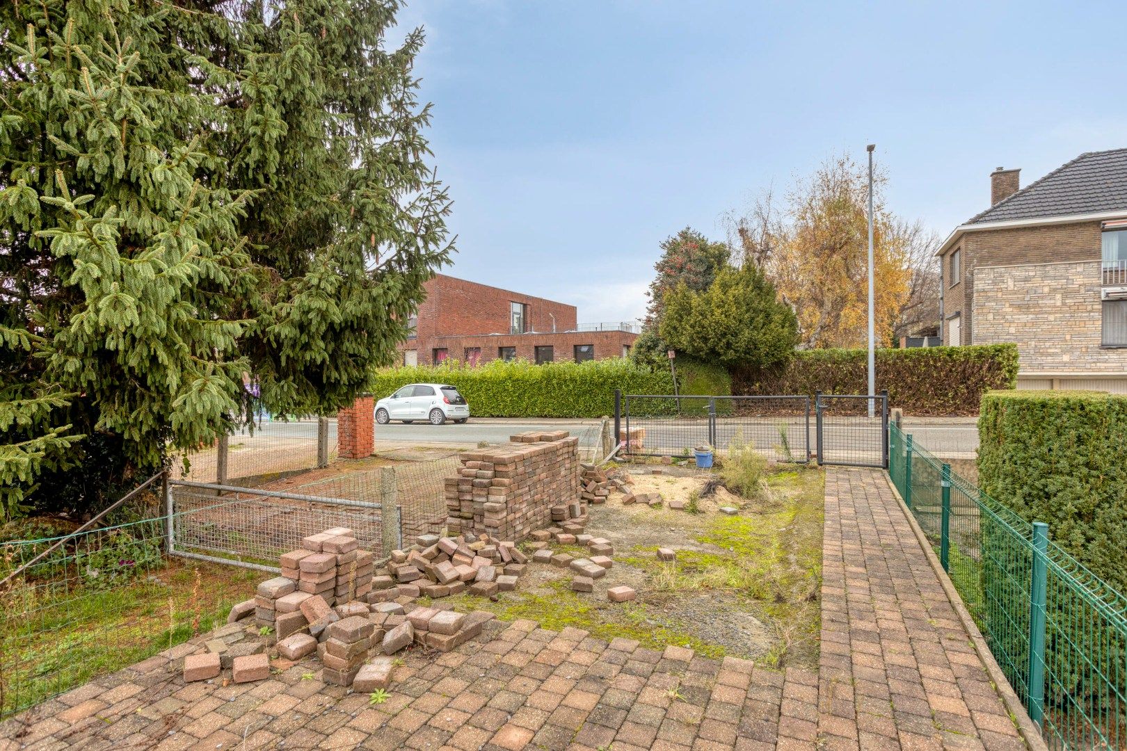 Goedgelegen rijwoning foto 14