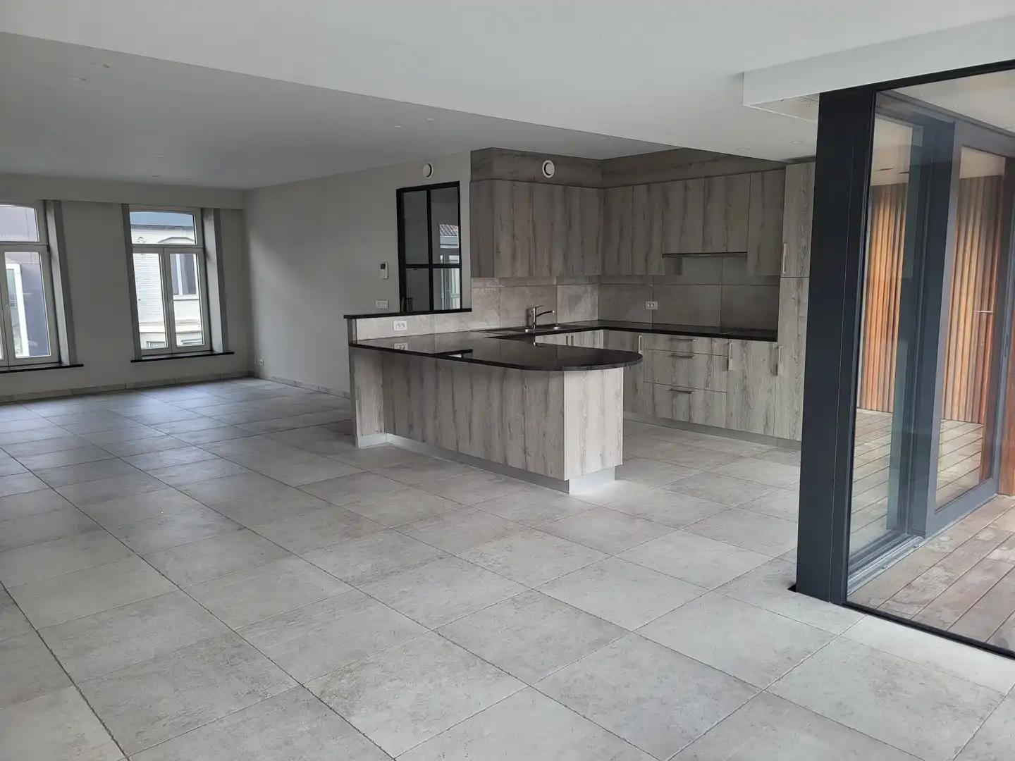 Luxueuze loft met 2 slaapkamers, terras nabij  het centrum. foto {{pictureIndex}}