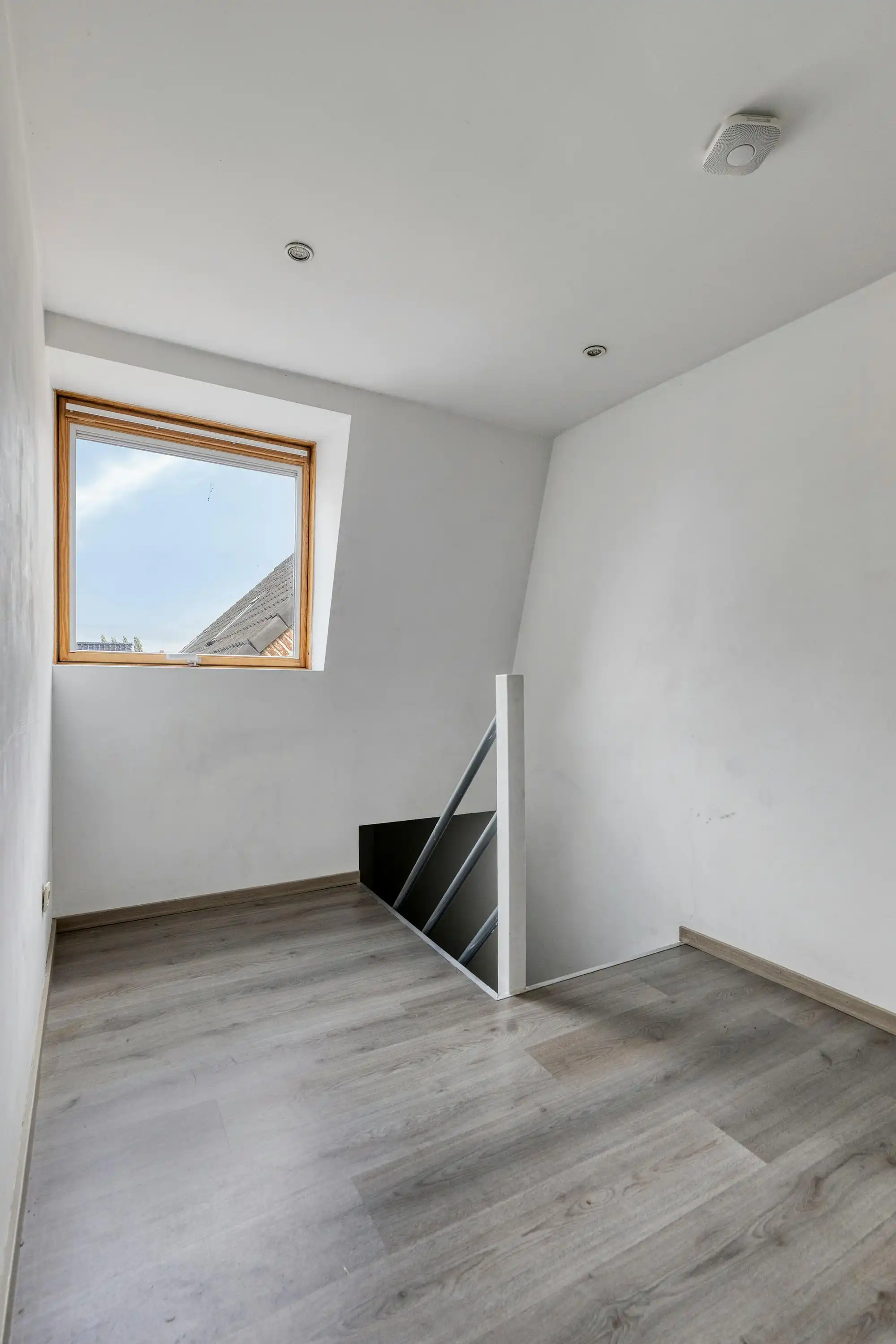 Instapklaar huis met drie slaapkamers, 2 badkamers en tuin! foto 10