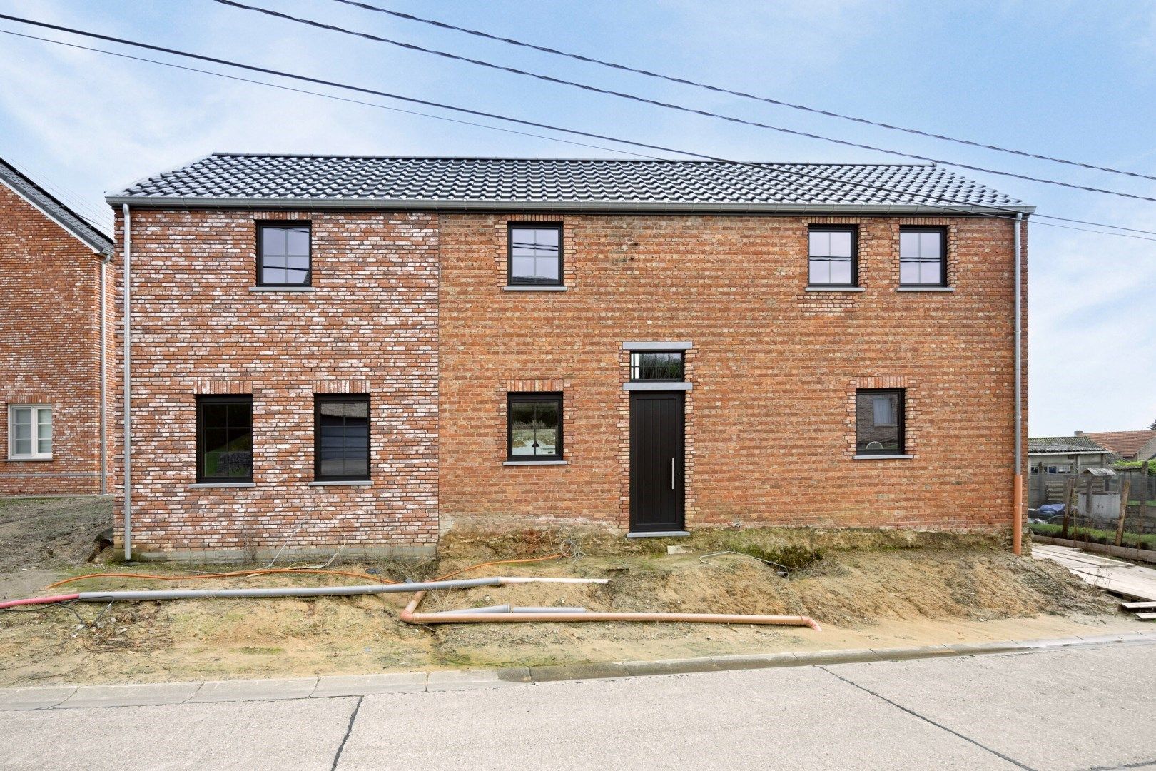 Prachtig vernieuwde woning verder af te werken foto 2