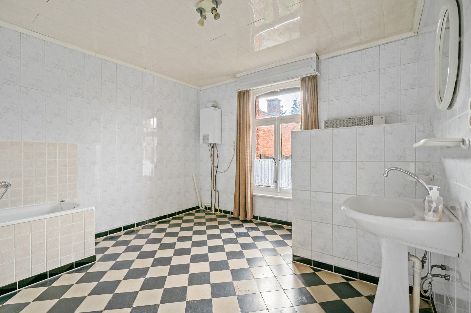 Te renoveren charmante woning in de dorpskern van Westmeerbeek! foto 12