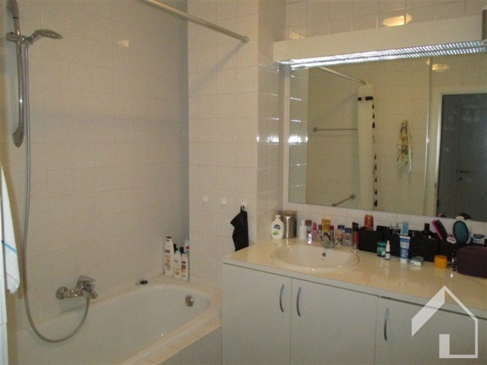 GOED GELEGEN APPARTEMENT MET 2 SLAAPKAMERS  foto 4