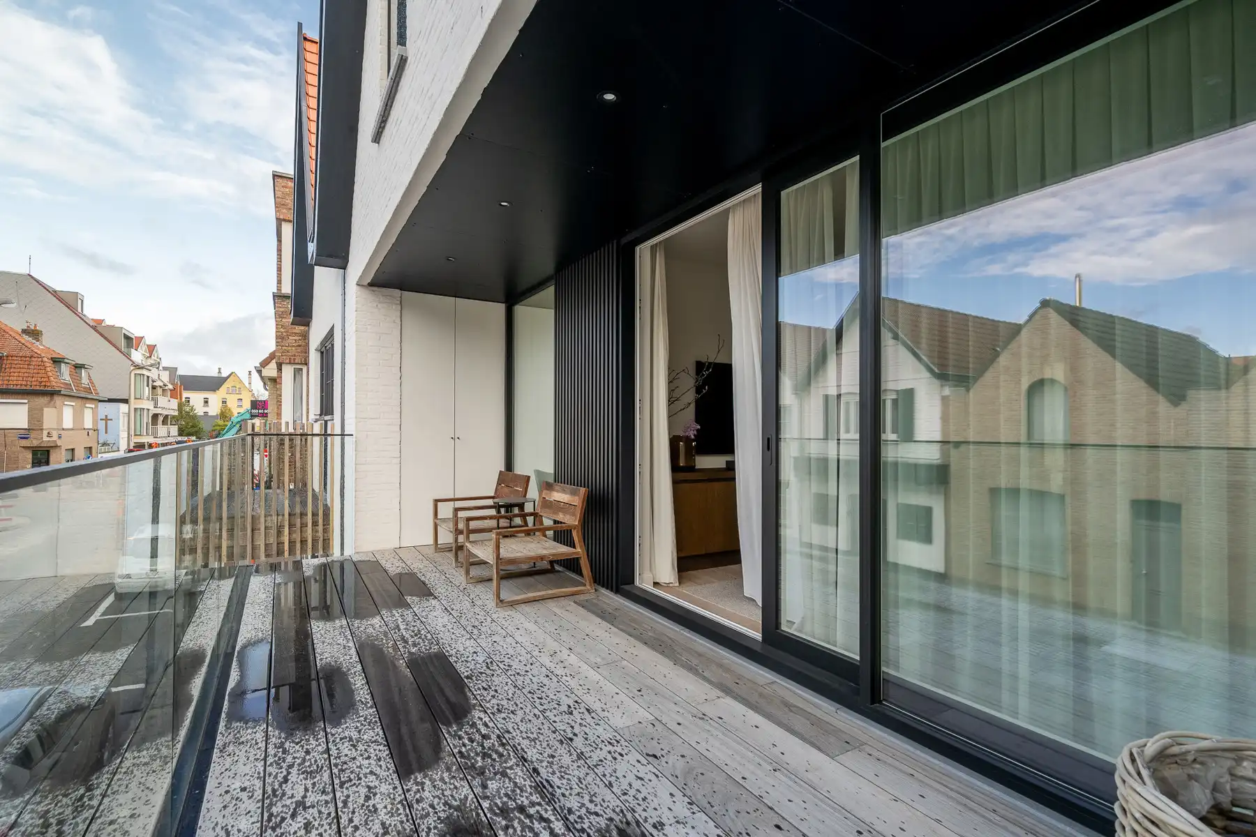 Centrale nieuwbouwwoning met lift en privéparking foto 3