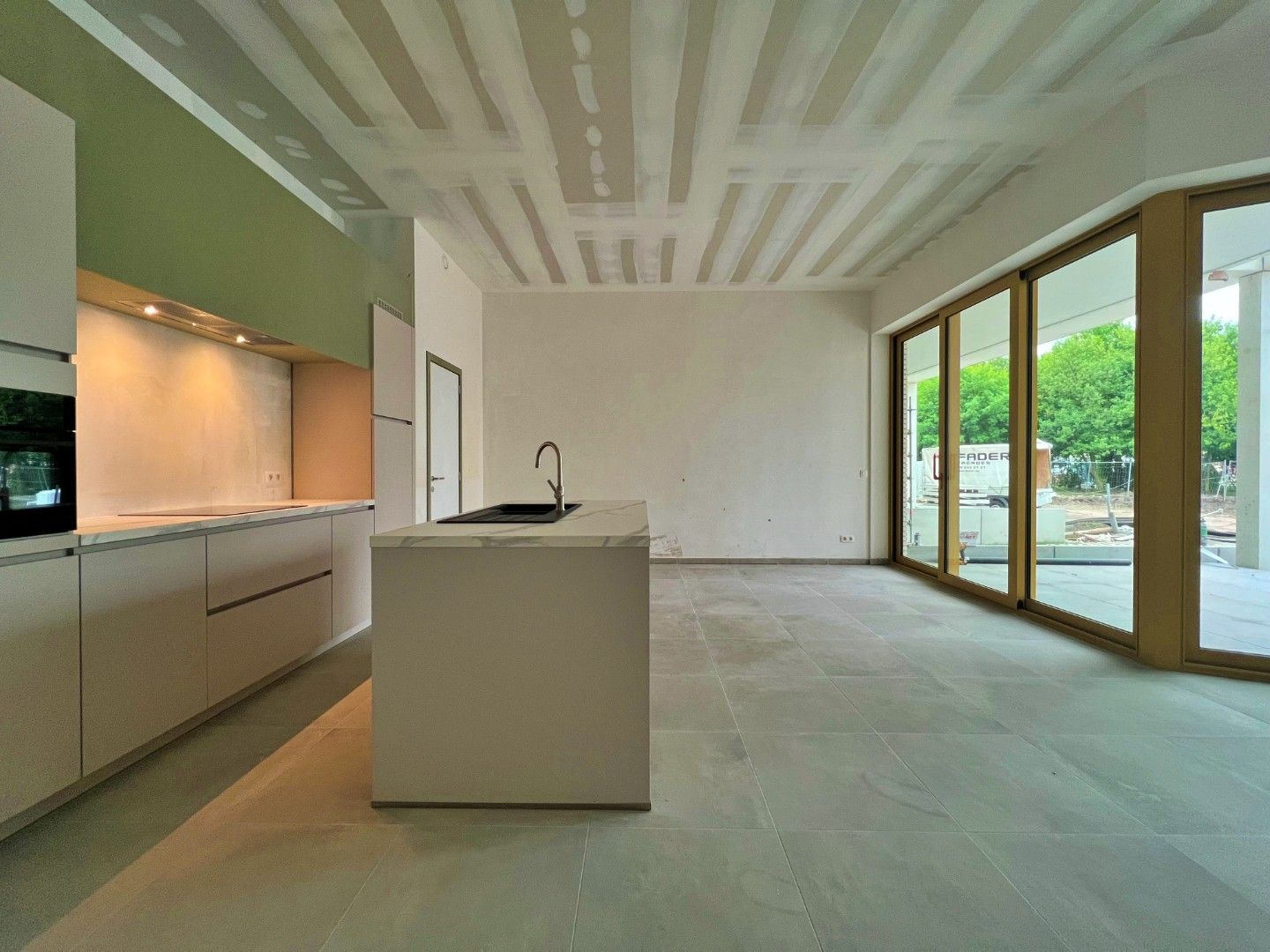 Gelijkvloers appartement met 2 slaapkamers in Mariakerke (106 m²) foto 3