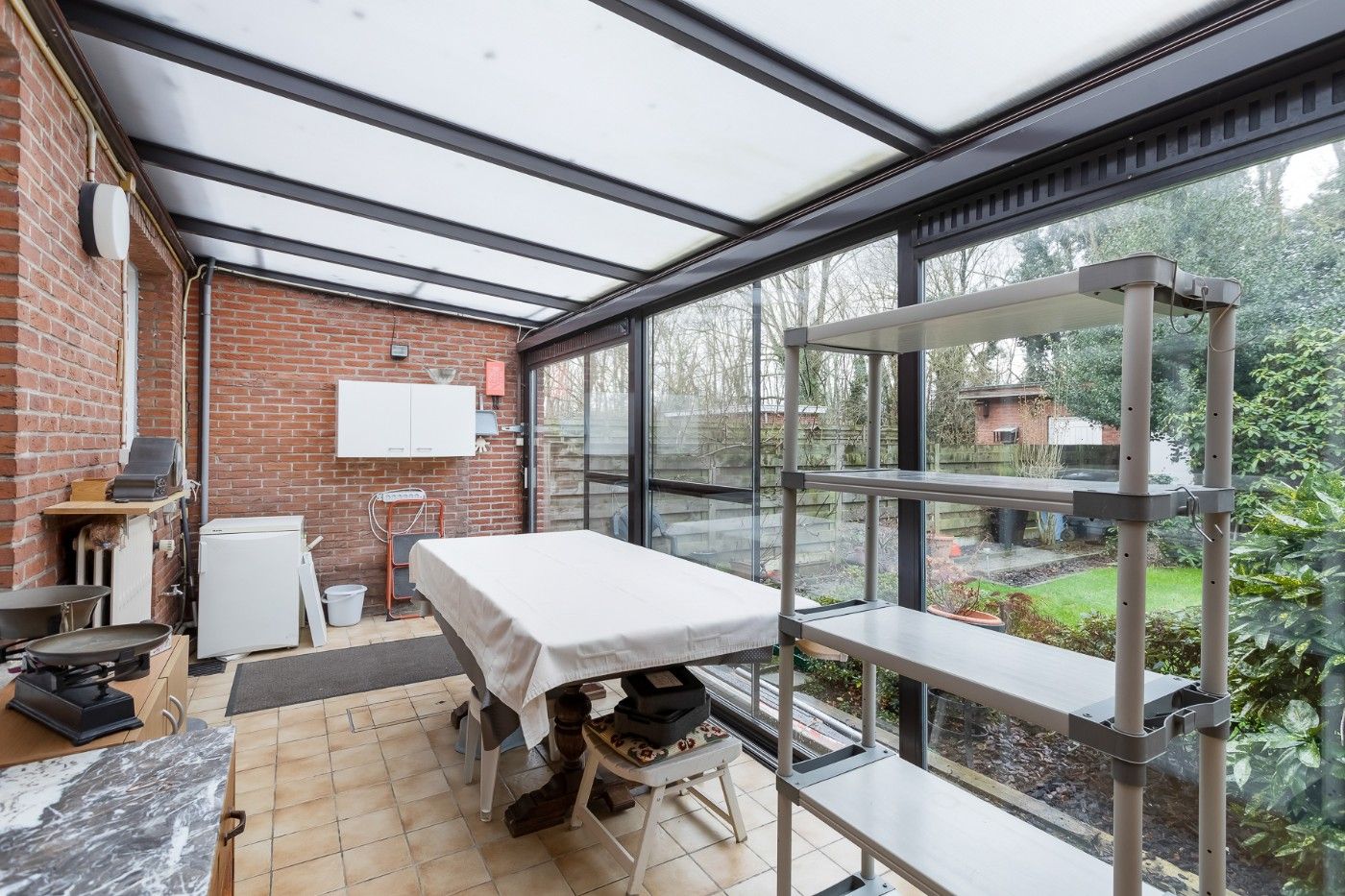 Te moderniseren woning met 3 slpk. en west-tuin foto 12