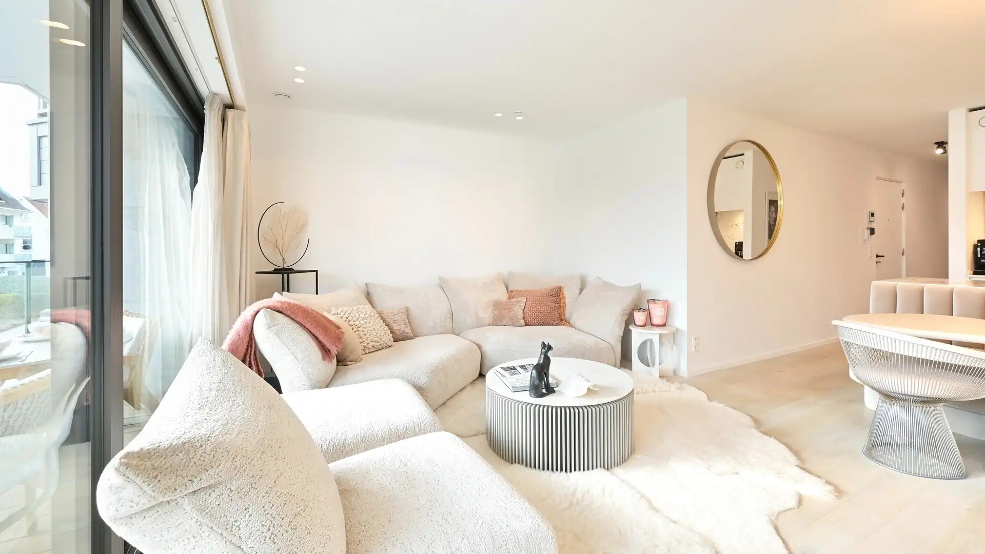 Subliem appartement met zonneterras, genietend van prachtige open zichten op het groen en de villa's van het Zoute. foto 5