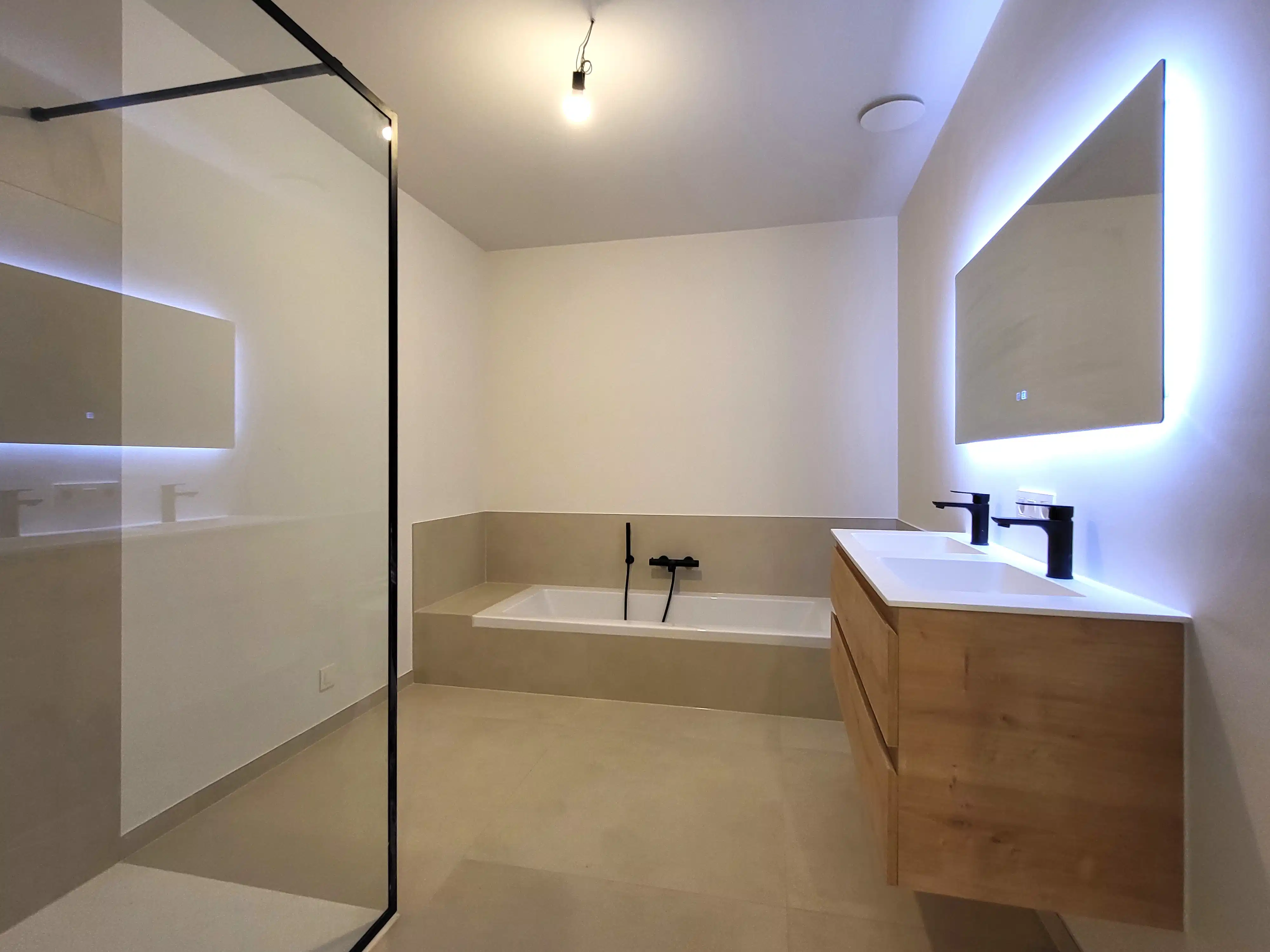 Woning 4 is een halfopen bebouwing  foto 37