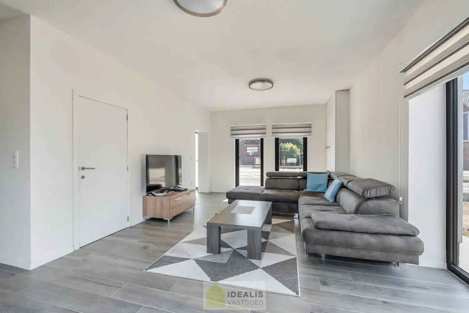 IDEALIS VASTGOED – AANGENAME INSTAPKLARE ÉÉNGEZINSWONING NABIJ HET CENTRUM VAN HEPPEN (LEOPOLDSBURG)! De woning omvat 141m² netto bewoonbare oppervlakte met een fijne leefruimte, 3 slaapkamers, eetkamer, dressing en badkamer!! Zeer geschikt voor kandidaten op zoek naar een instapklare woning met een vlotte bereikbaarheid van woonkernen als Heppen, Leopoldsburg, Beringen en Ham, tevens een vlotte verbinding naar autosnelweg E314! foto 7