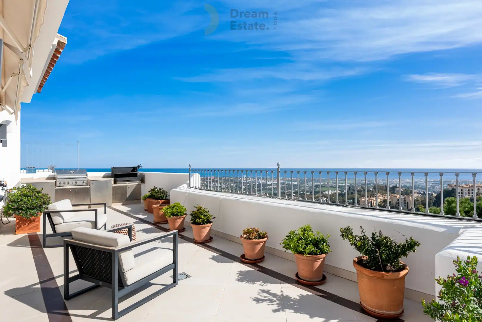 4 Slaapkamer duplex met adembenemende uitzichten te Las Colinas, Benahavís. foto {{pictureIndex}}