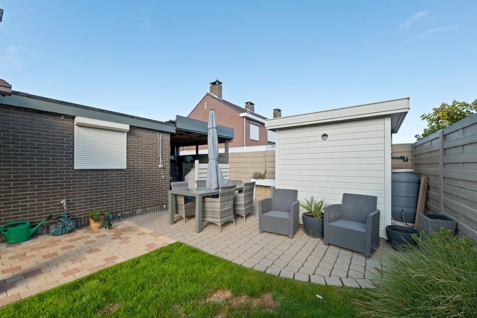 HALFOPEN BEBOUWING MET 3 SLKS EN EEN GARAGE VLAKBIJ HET CENTRUM foto 25