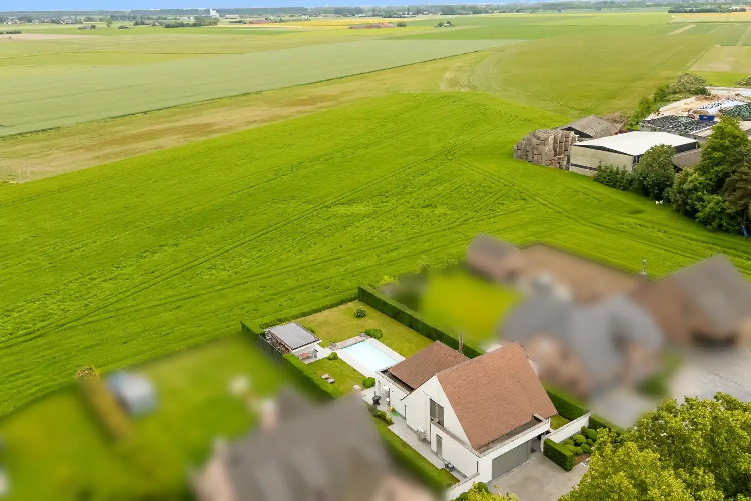 Exclusieve villa met zwembad en adembenemende polderzichten foto {{pictureIndex}}