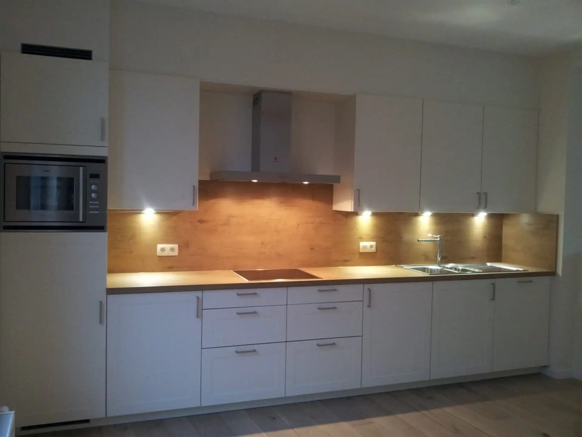 Verrassend ruim gelegen appartment met zicht op het water.  foto 15