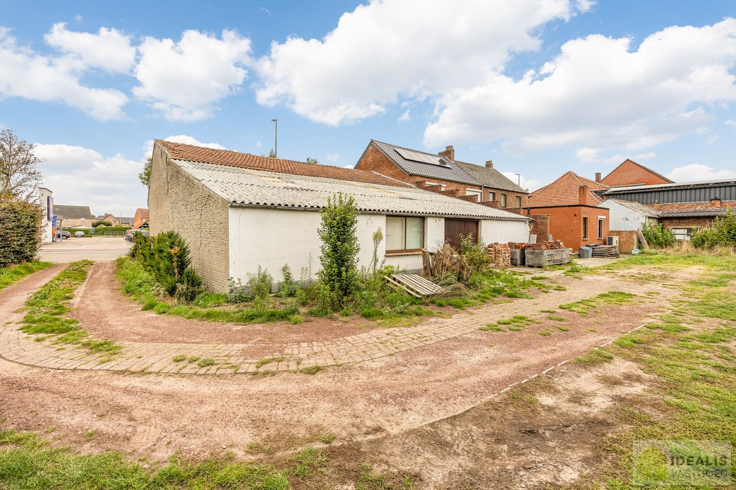 IDEALIS VASTGOED – LOODS/OPSLAGRUIMTE (+-220M²) UITERST GESCHIKT VOOR WIE OP ZOEK IS NAAR RUIMTE EN OPSLAG IN HET CENTRUM VAN PEER OP EEN ZEER GUNSTIGE LOCATIE! foto 10