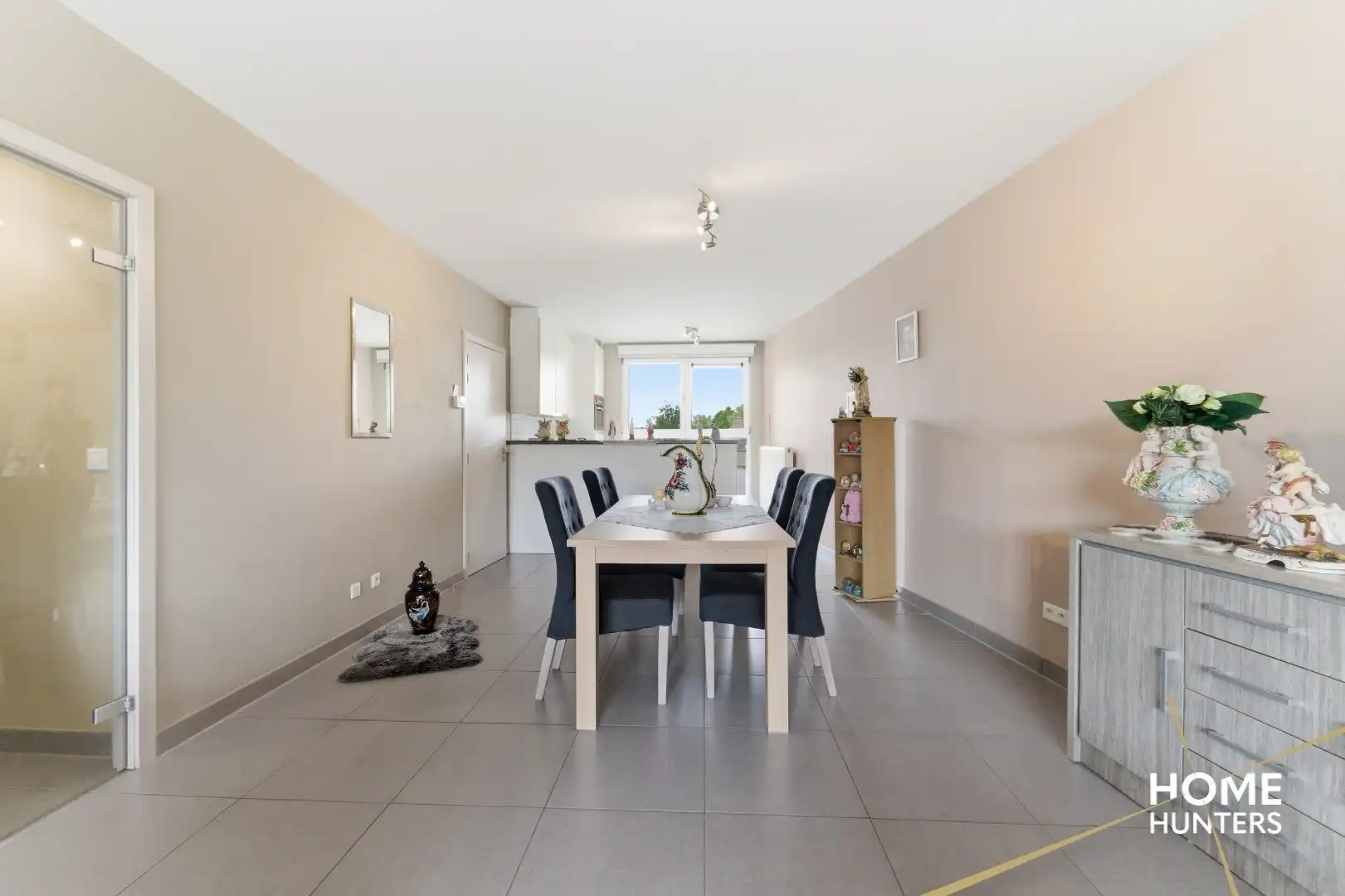 Gezellig appartement met 2 slaapkamers en terras op markt van Houthulst! foto 6