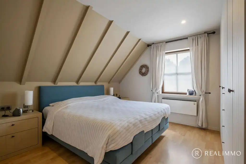 Stijlvolle en tot in de puntjes verzorgde alleenstaande woning met 4 slaapkamers. foto 11