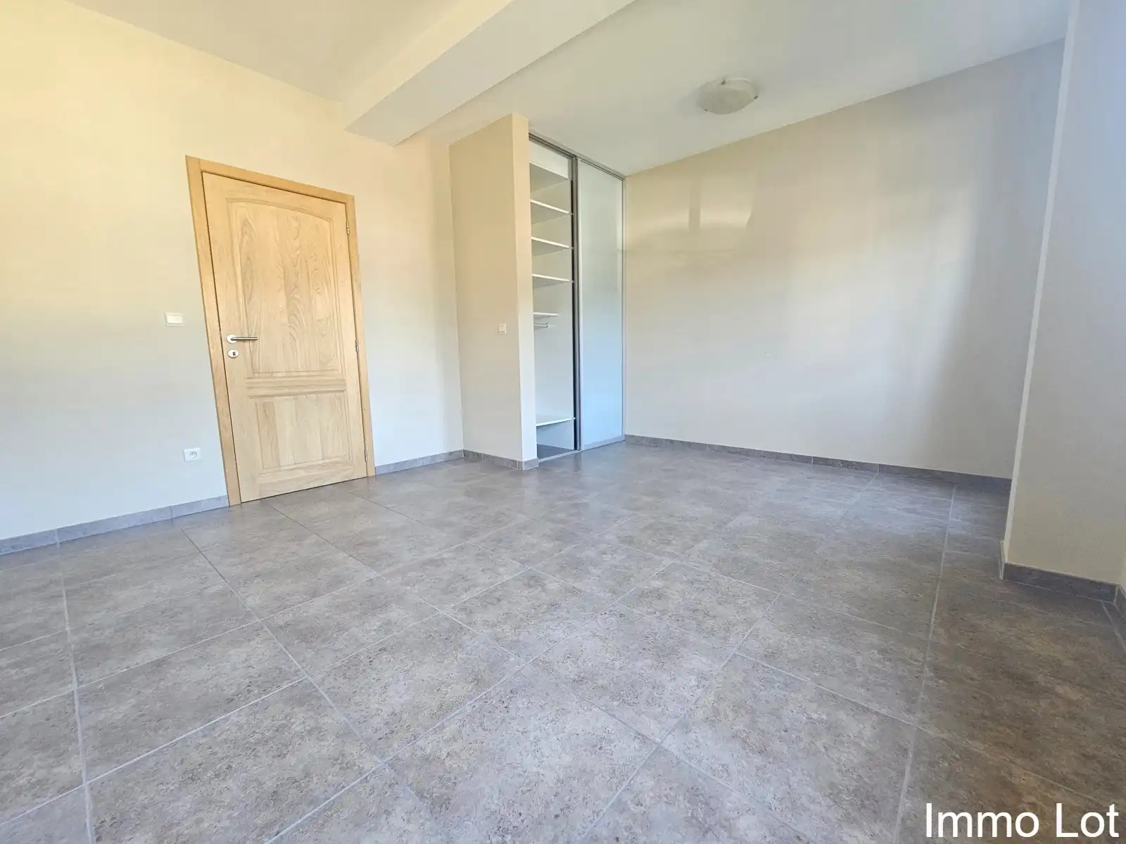 Charmant gelijkvloers appartement met terras en garage foto 9
