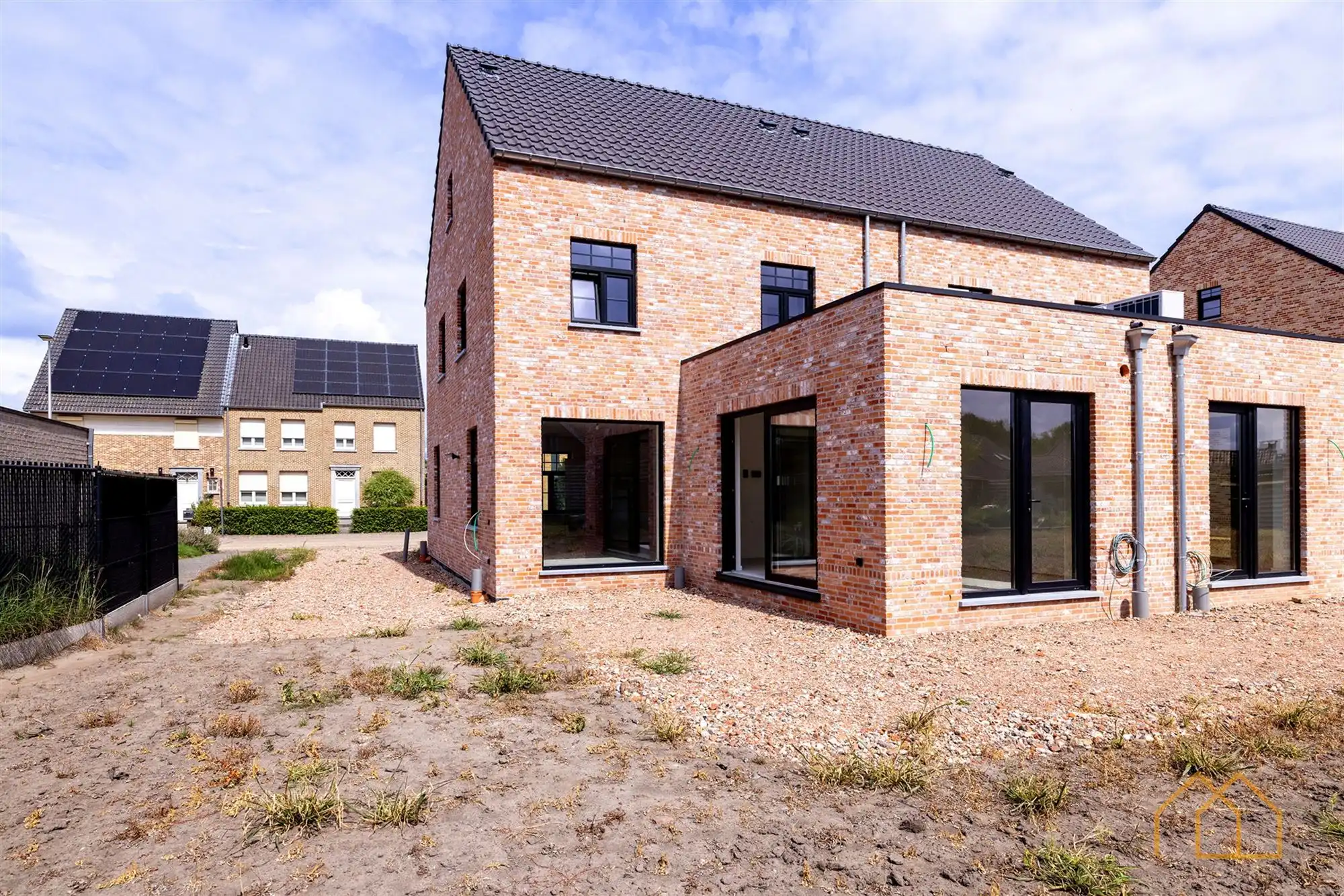 Nieuwbouw van 180m² met oprit en terras - 4slk mogelijk foto 2
