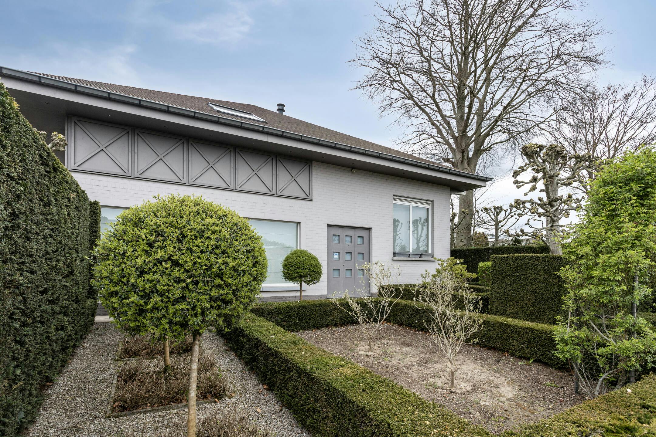 Uitzonderlijke eigendom: woonst met loods op toplocatie foto 2