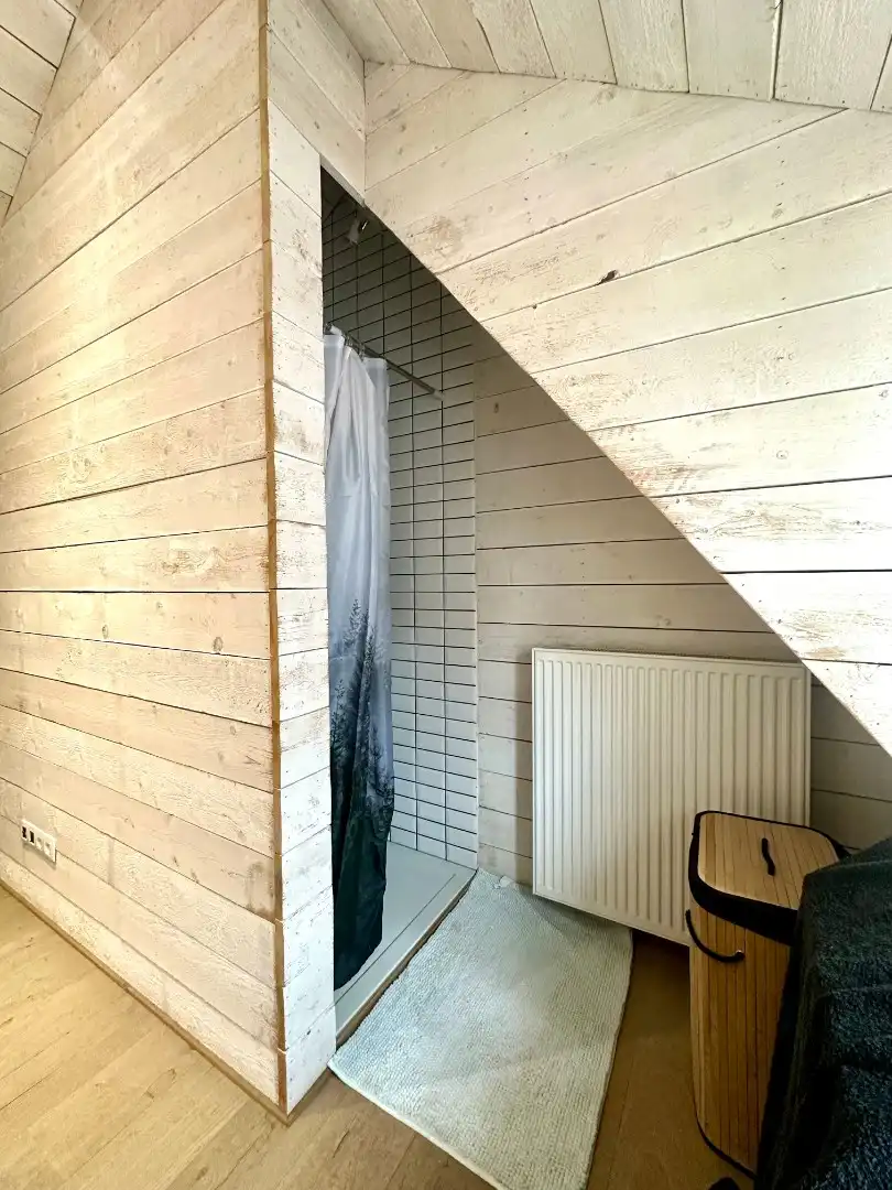 Knusse rijwoning op toplocatie foto 9