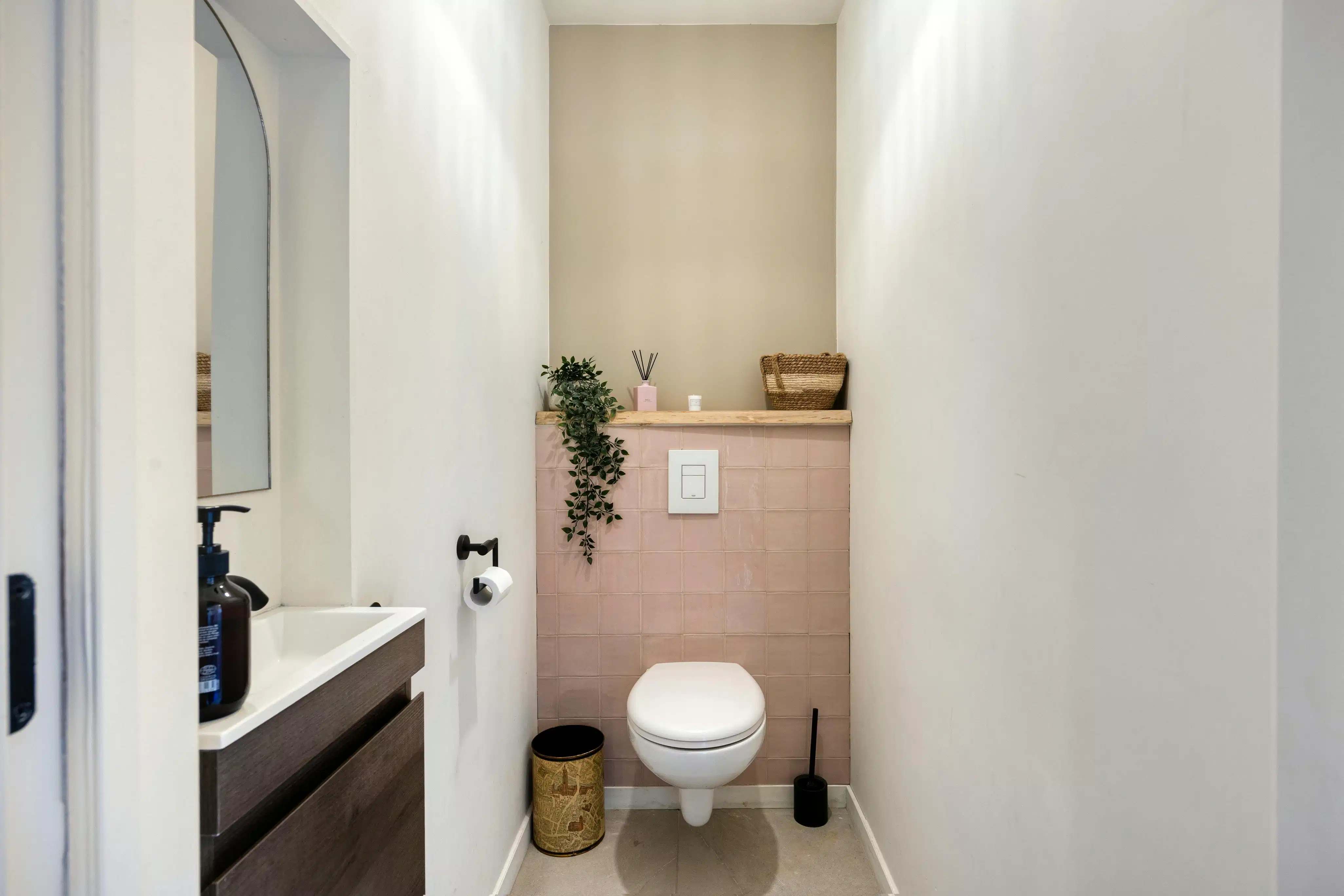 Stijlvol en praktisch gerenoveerd huis met garageopties  foto 16