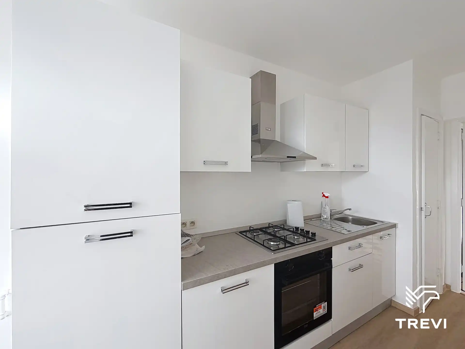 Gerenoveerd appartement met 2 slaapkamers foto 4