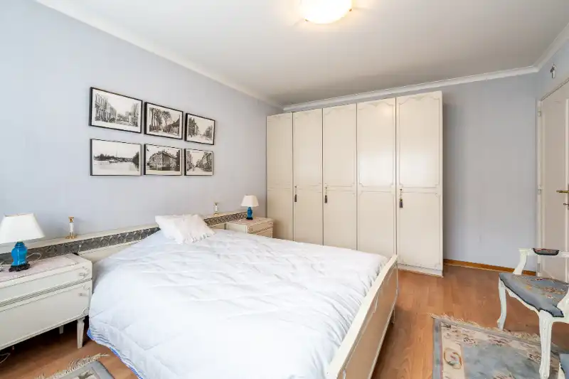 Centraal gelegen ruime woning met 4 slaapkamers. foto 15