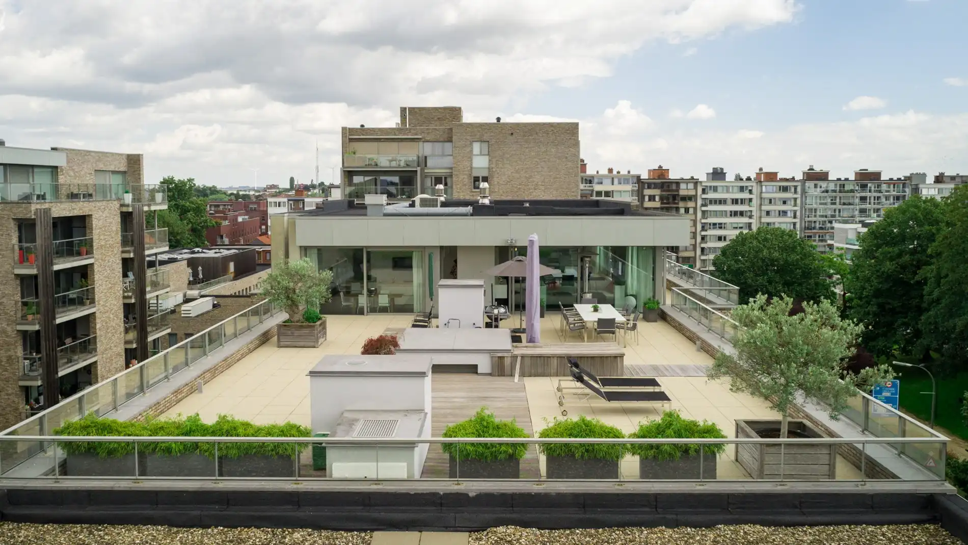 Unieke penthouse met mega-terras en schitterend zicht op de Wallen en de Basiliek van Tongeren foto 27