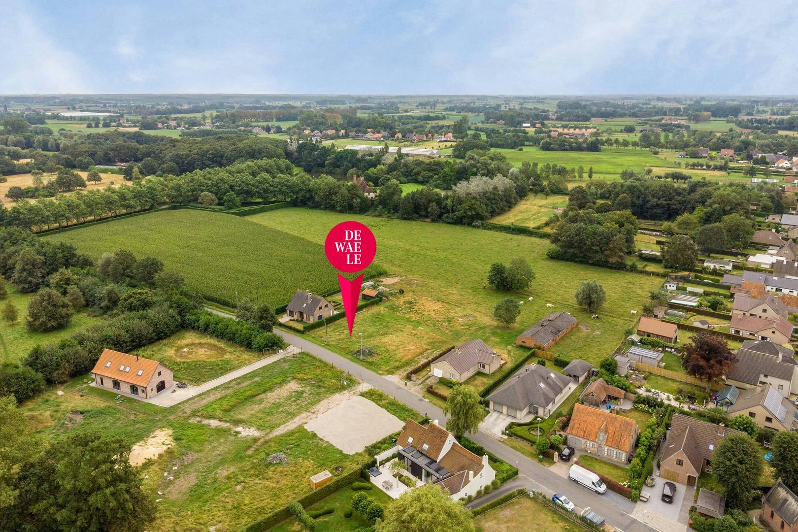 Bouwgrond (1.297m²) te koop voor halfopen bebouwing te Sijsele (Damme) foto {{pictureIndex}}
