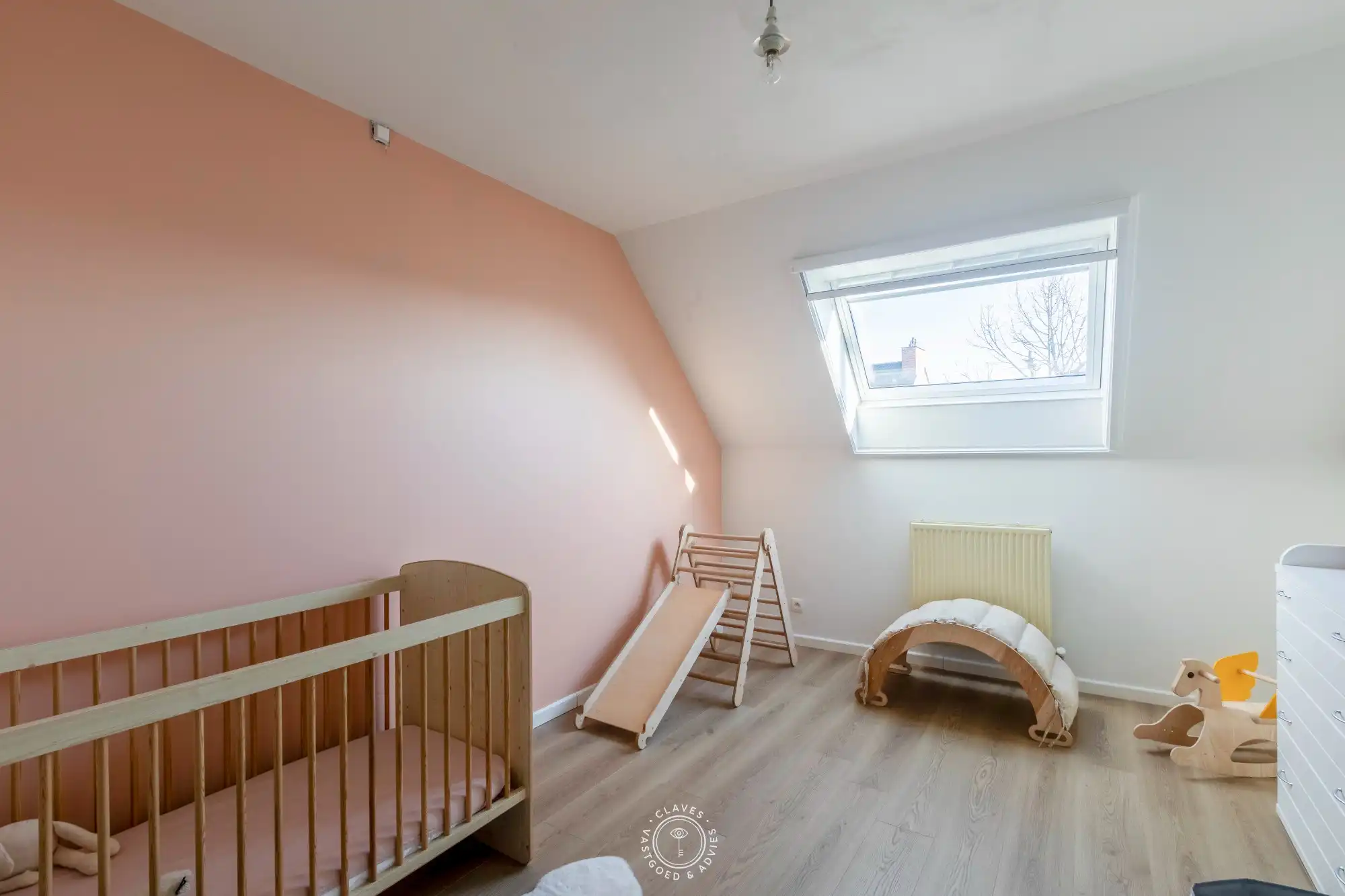 Beneden appartement met één slaapkamer en boven een duplex met drie slaapkamers — twee woonunits op één adres foto 8