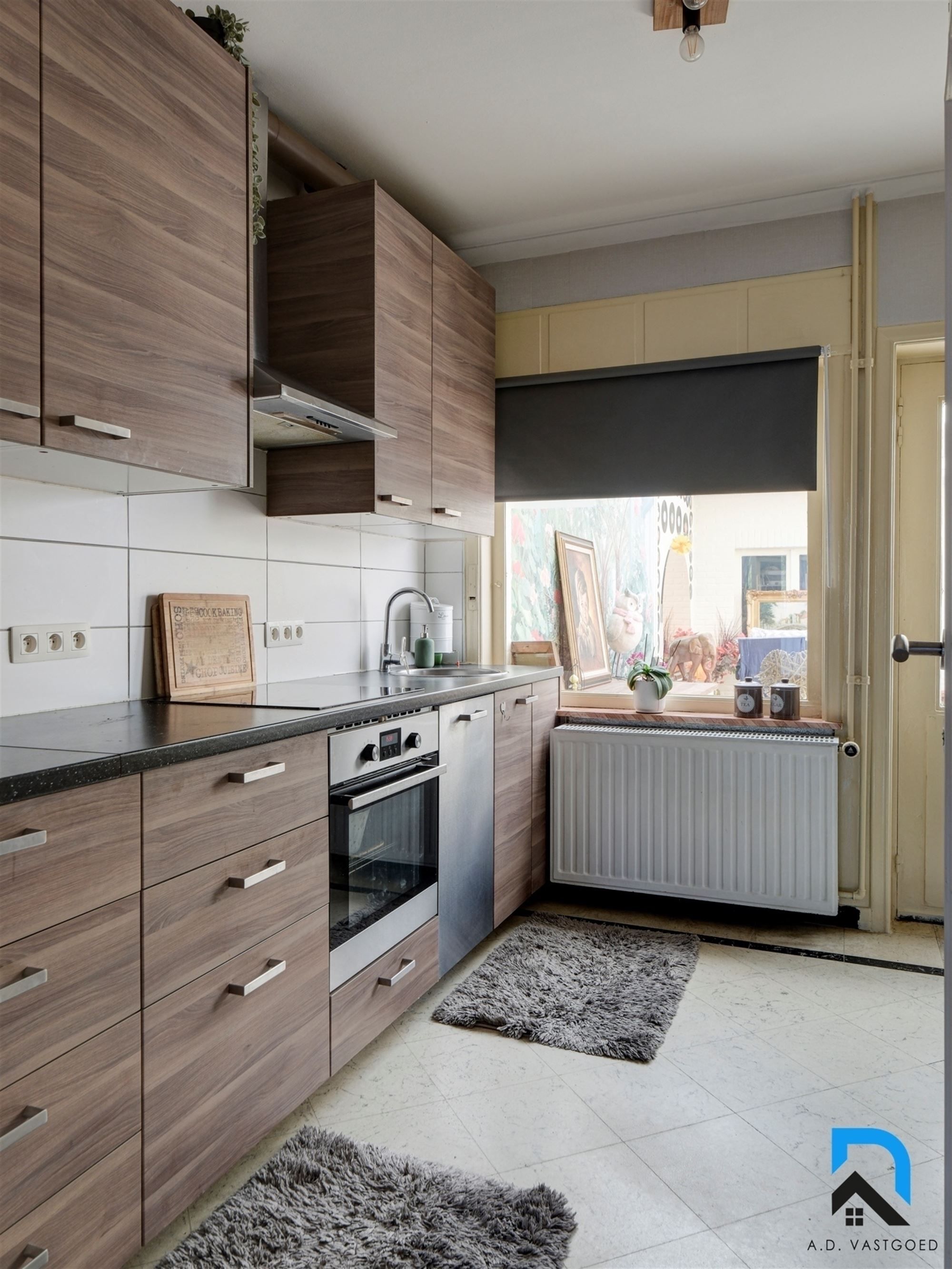Ruime woning met grote tuin en dubbele garage foto 10